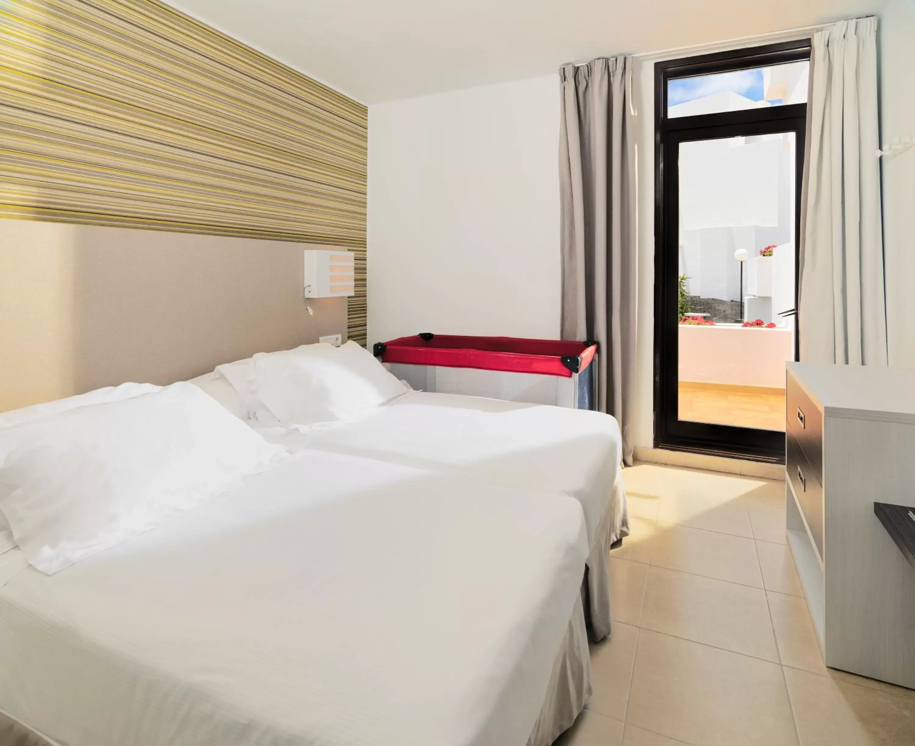 Bedroom, Bed in H10 Suites Lanzarote Gardens