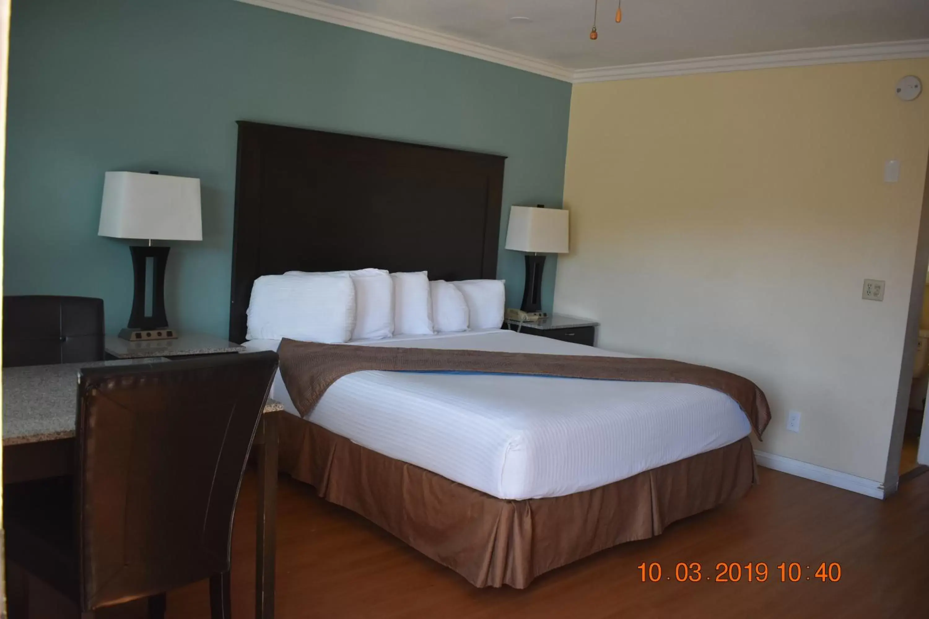 Bed in Rockview Inn and Suites