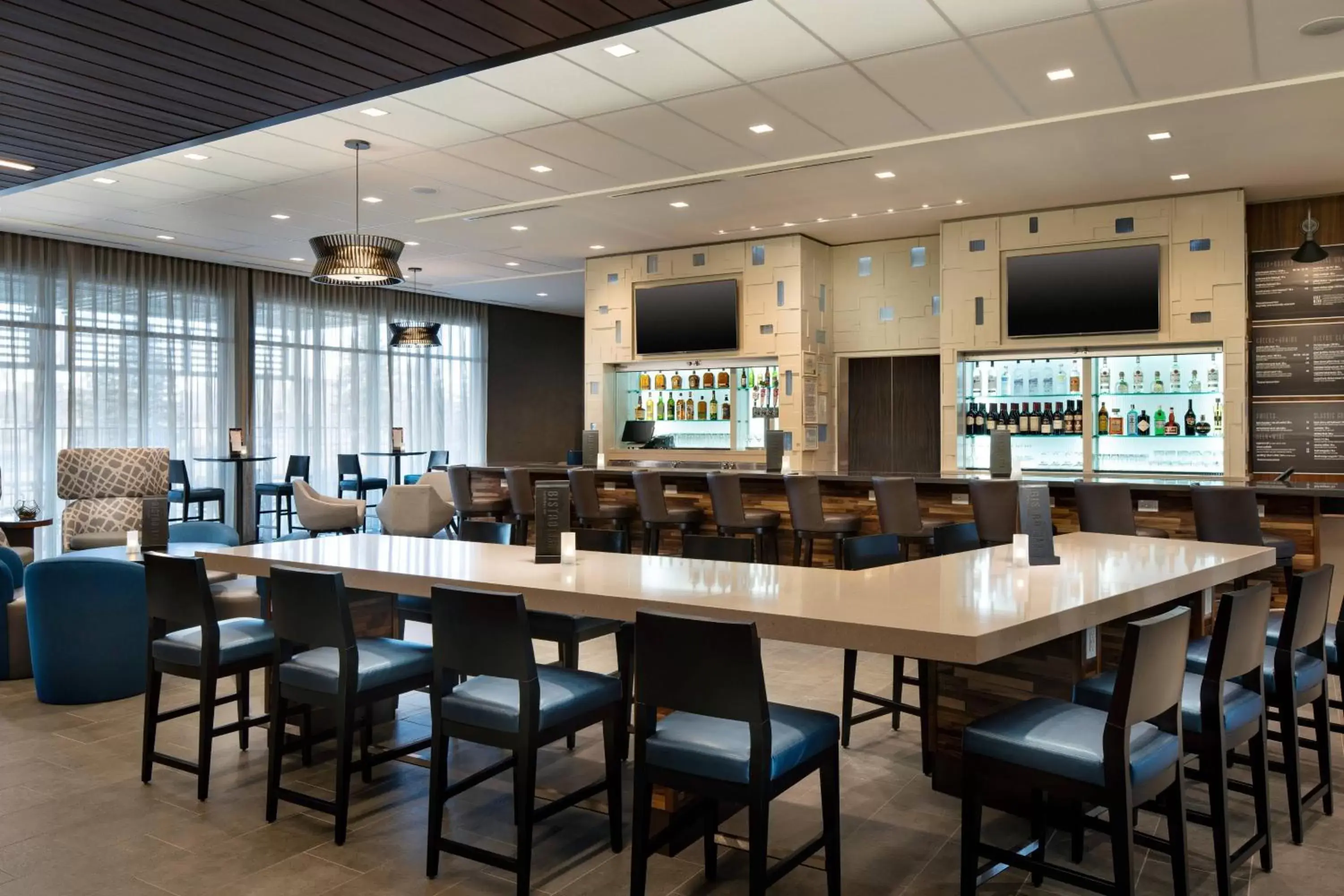 Restaurant/places to eat, Lounge/Bar in Courtyard by Marriott Loveland Fort Collins