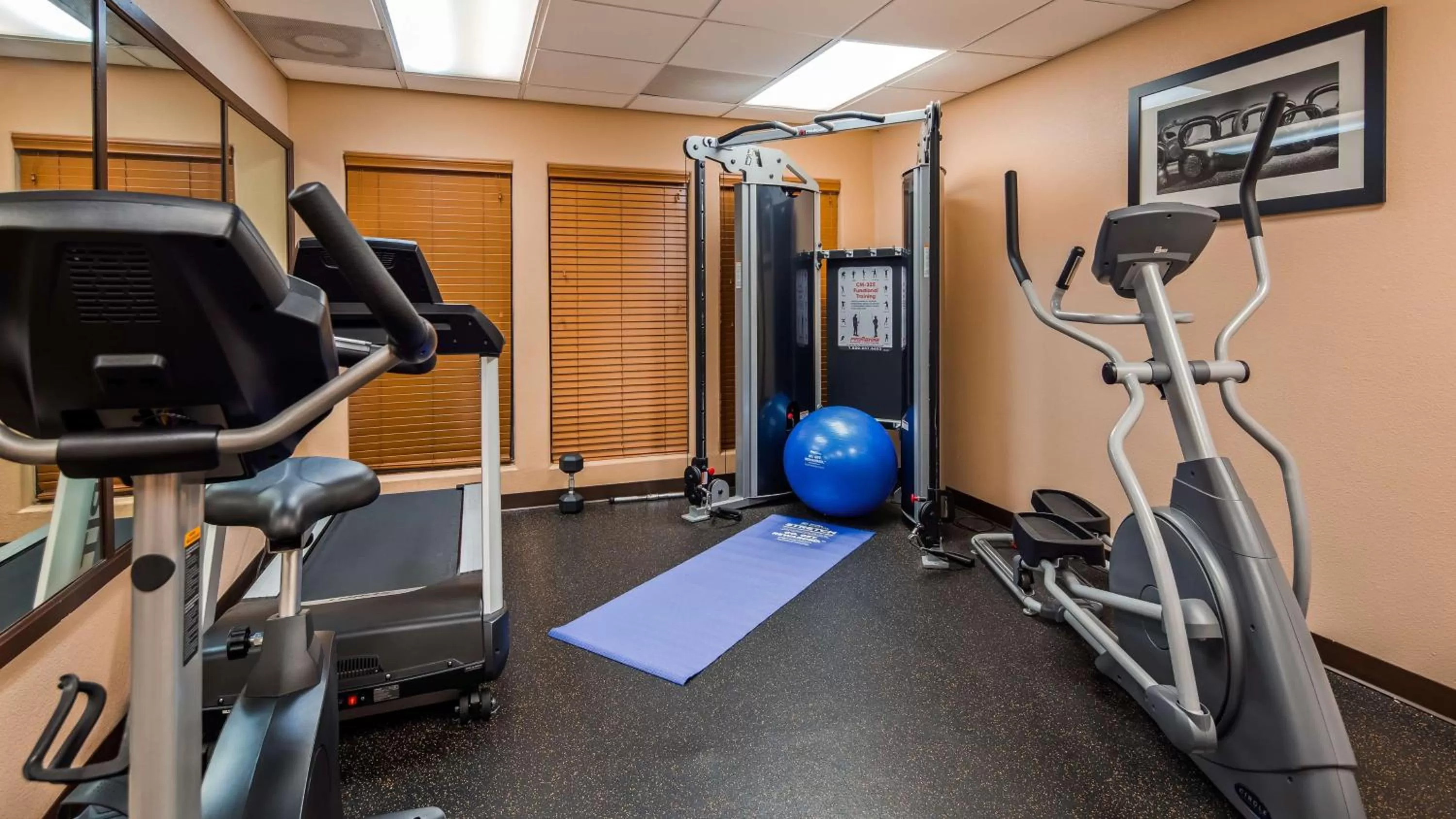 Fitness centre/facilities in Best Western Plus The Woodlands