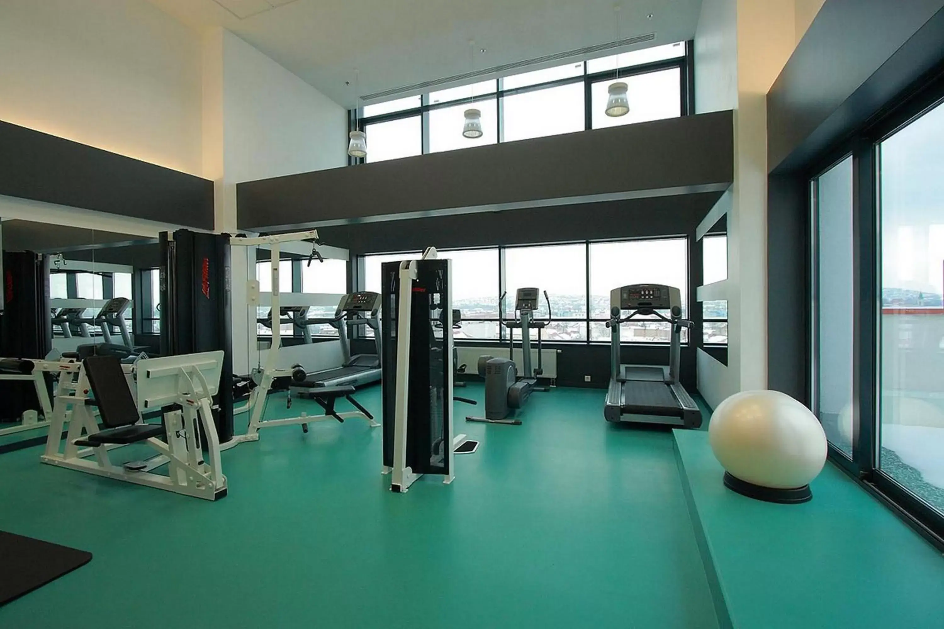 Spa and wellness centre/facilities, Fitness Center/Facilities in Ramada by Wyndham Oradea