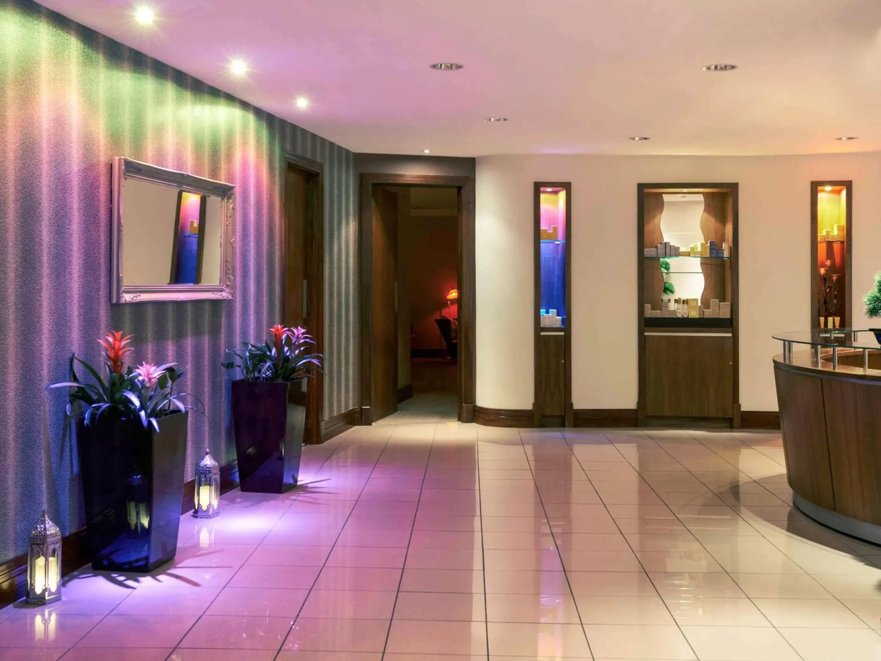 Spa and wellness centre/facilities, Lobby/Reception in Mercure Cardiff Holland House Hotel & Spa