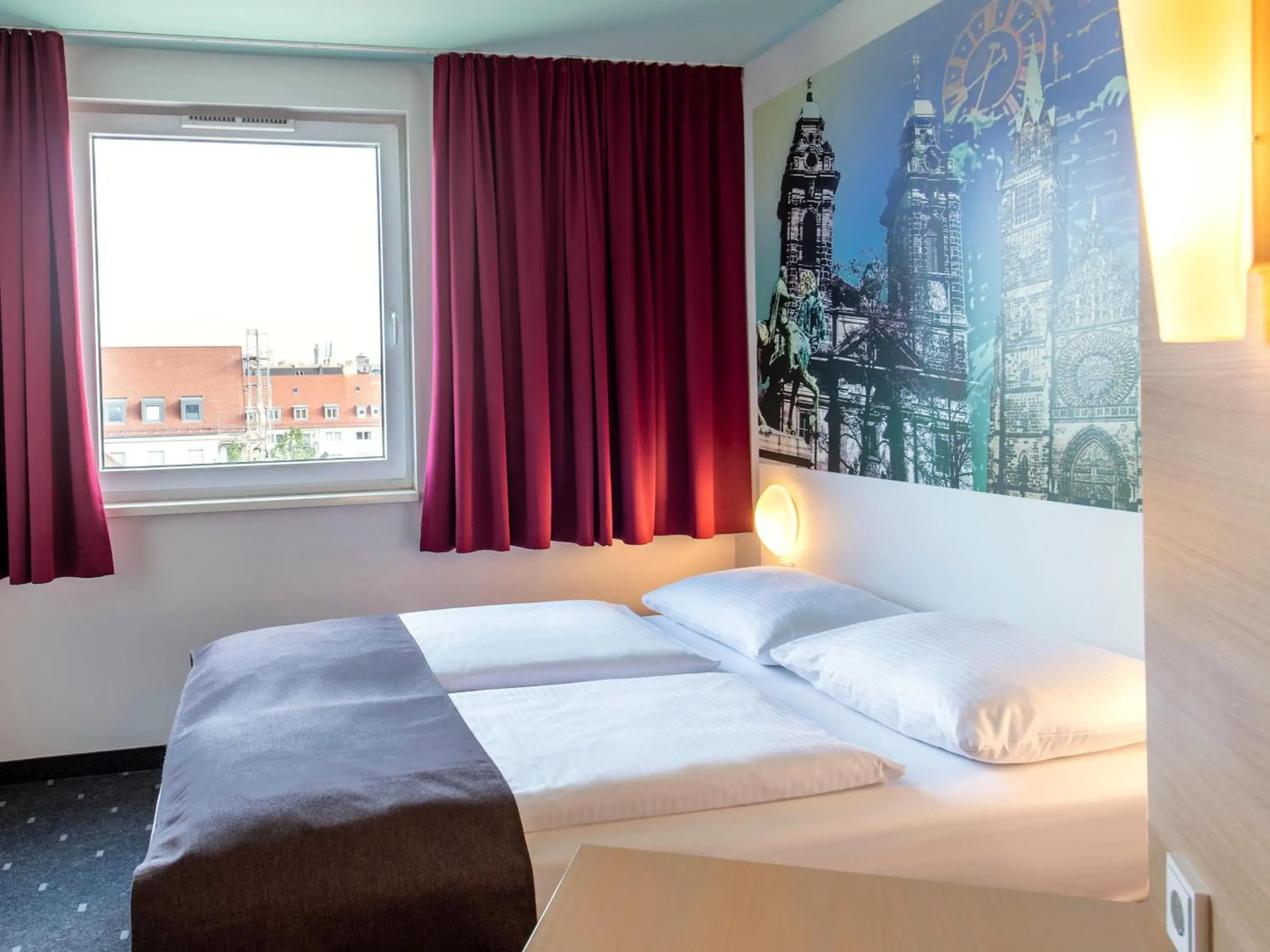 Photo of the whole room, Bed in B&B Hotel Nürnberg-City