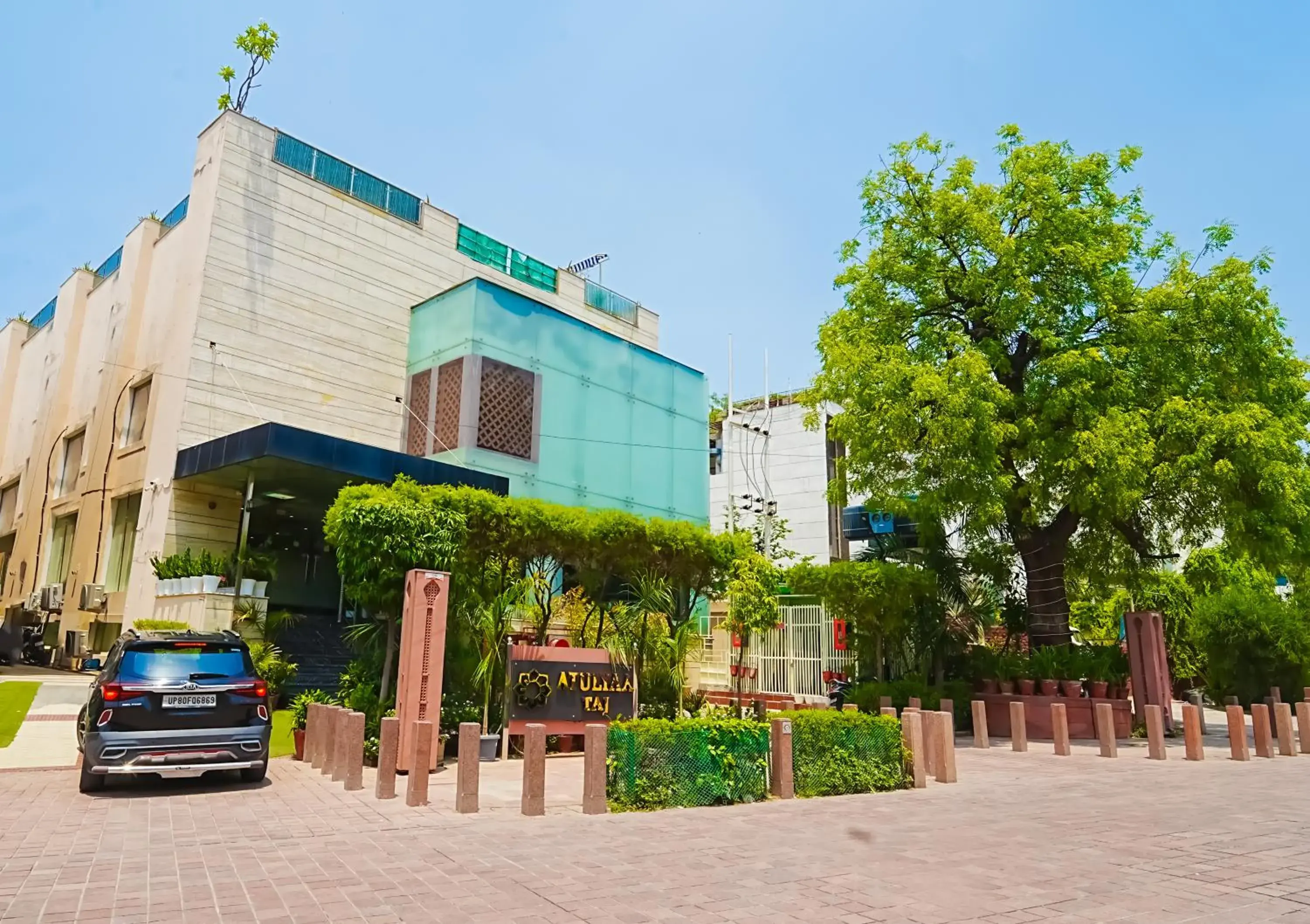 Facade/entrance, Property Building in Hotel Atulyaa Taj