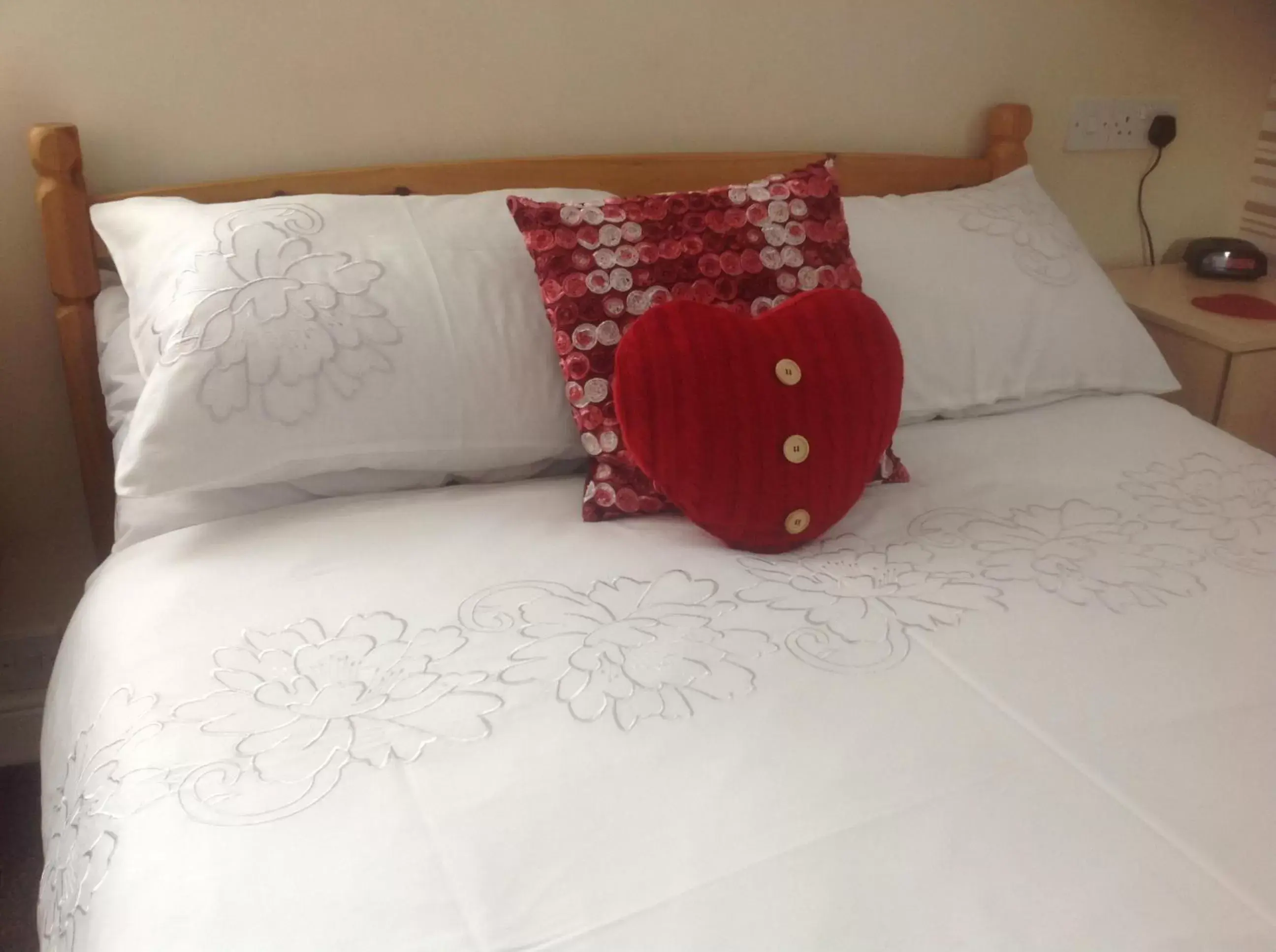 Bed in Cleasewood Guest House