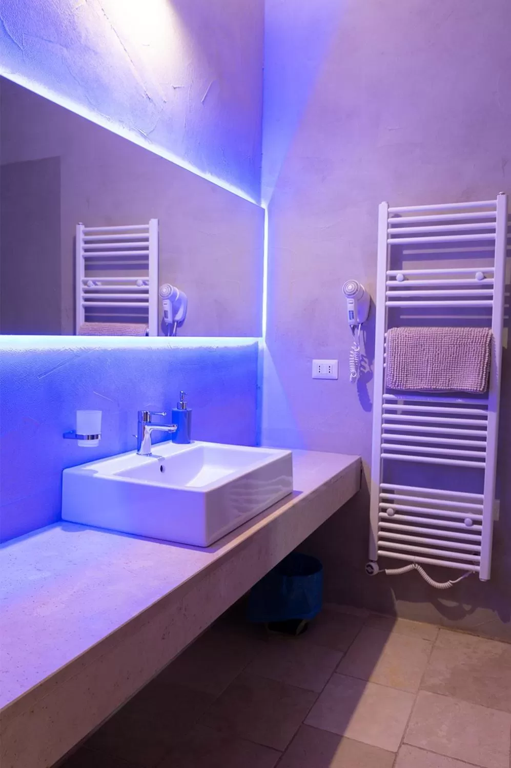 Bathroom, Bed in Graffiti Living - Affittacamere