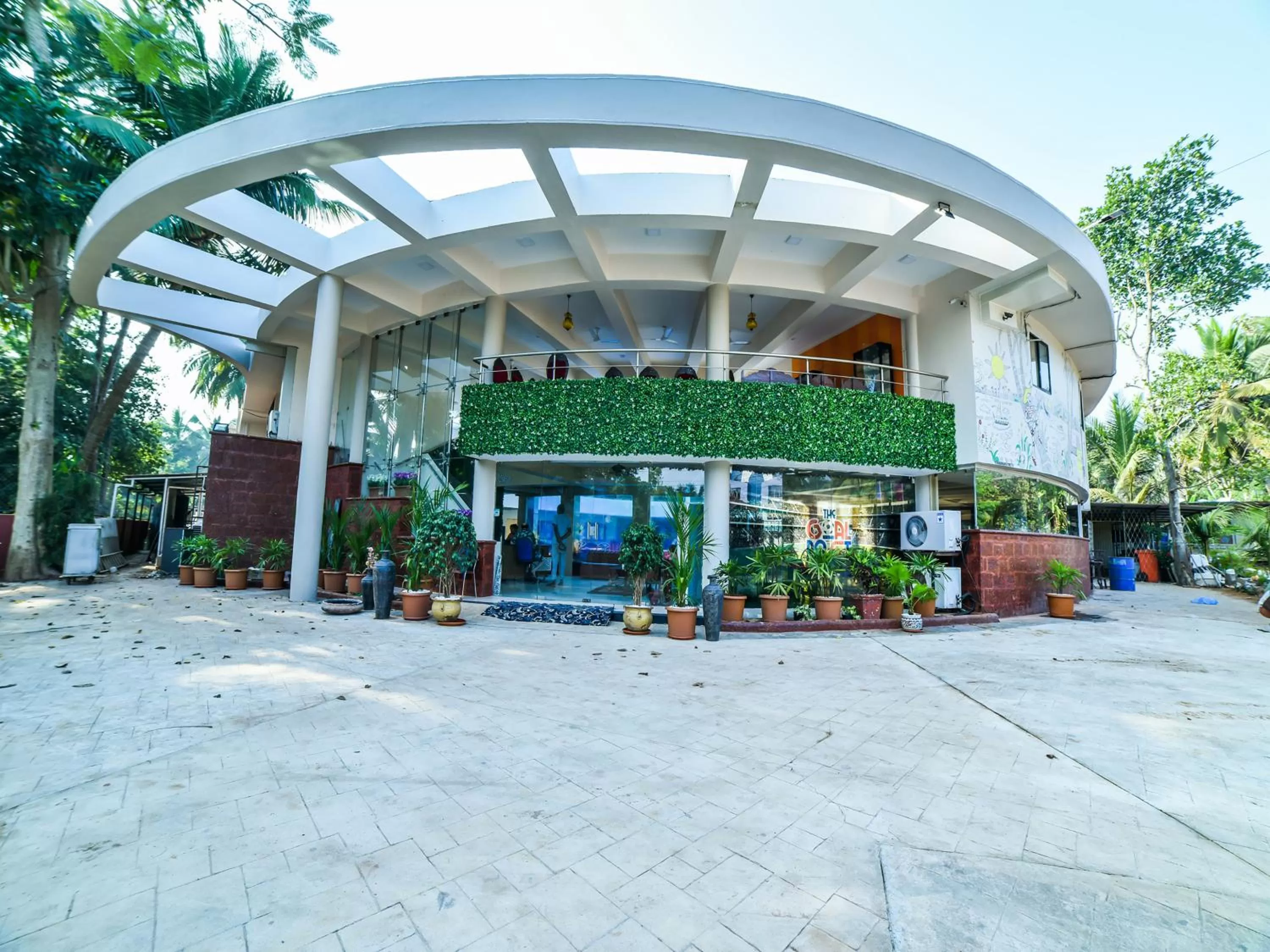 Facade/entrance in The Center Court Resort & Spa