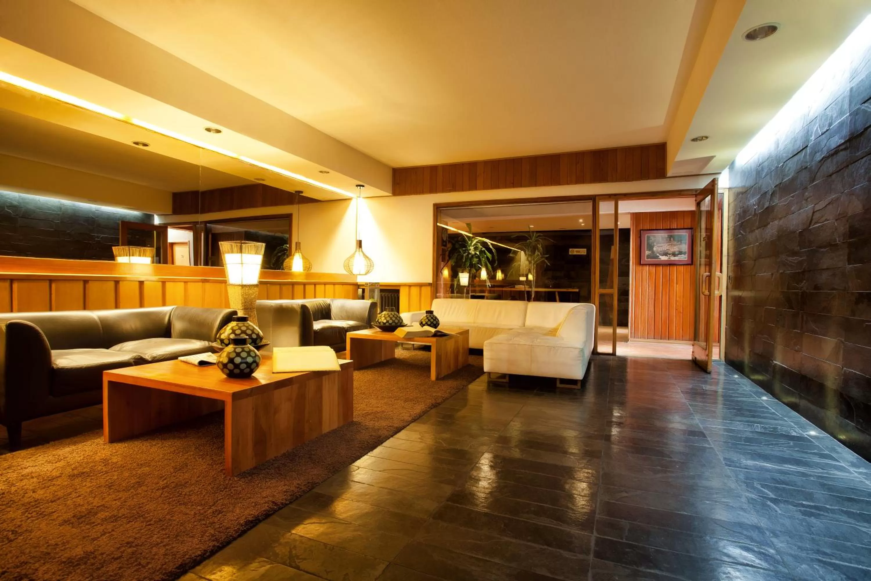 TV and multimedia in Hotel Oceanic