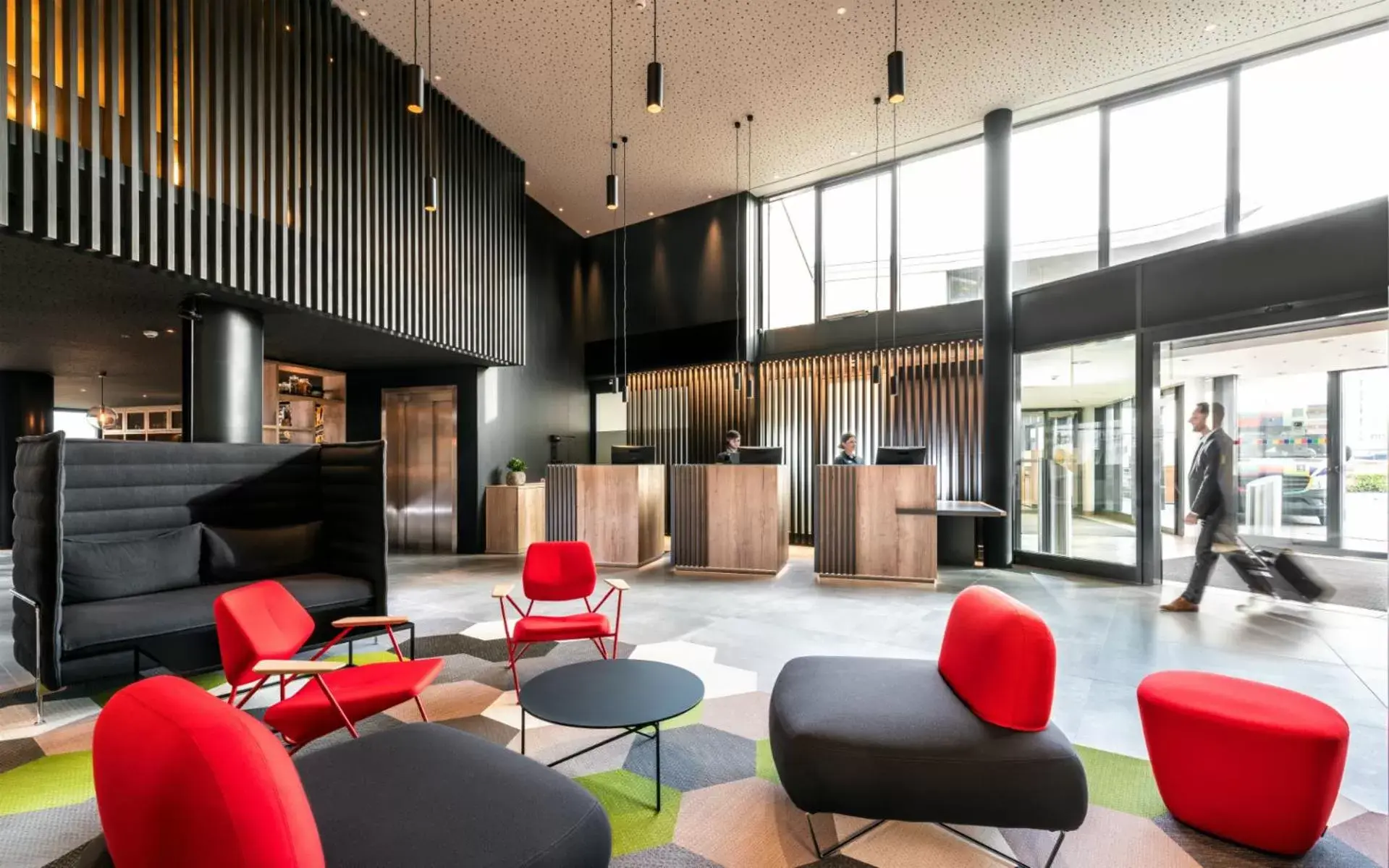 Lobby or reception, Lounge/Bar in Radisson Hotel Zurich Airport