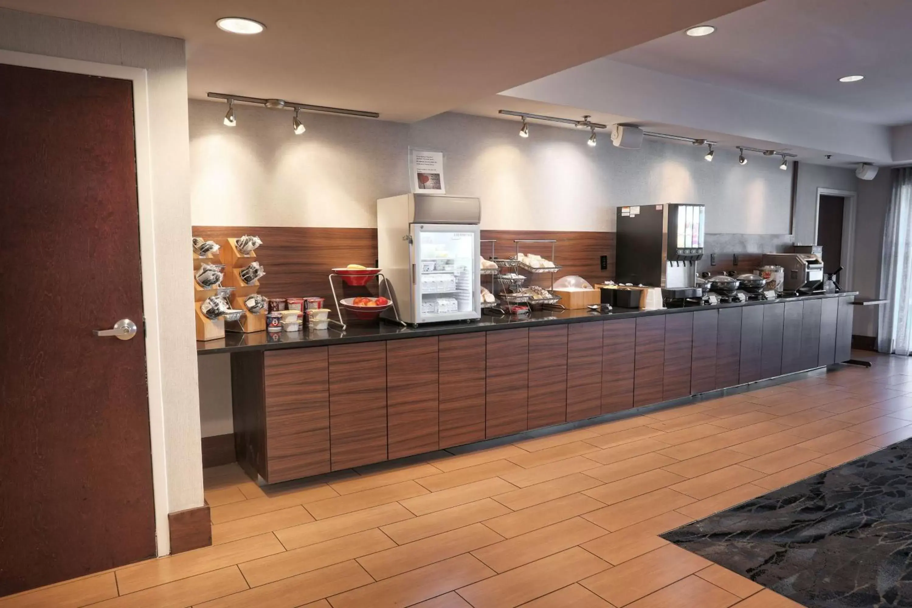 Breakfast, Restaurant/Places to Eat in Fairfield Inn & Suites by Marriott Charleston North/Ashley Phosphate