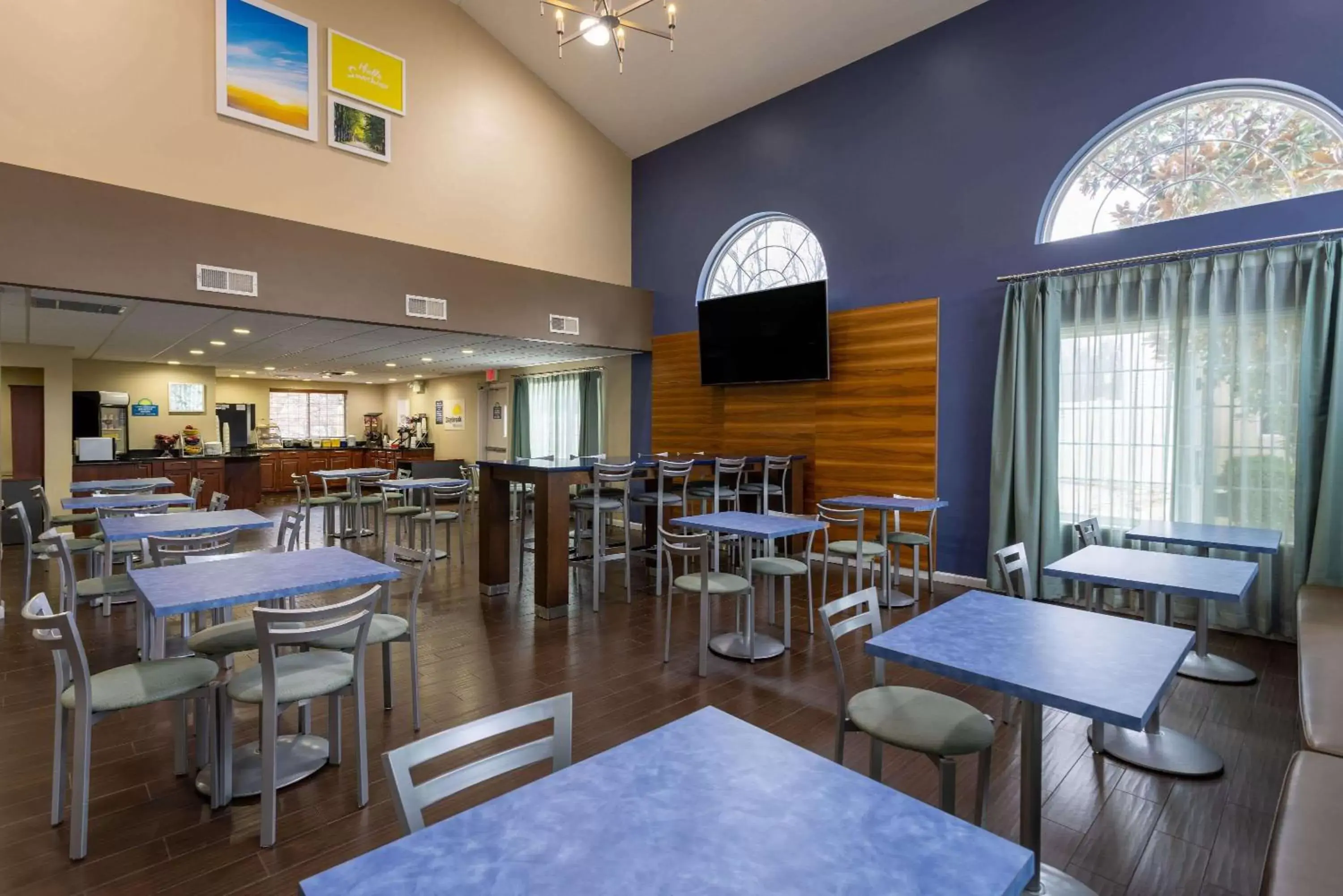 Breakfast, Restaurant/Places to Eat in Days Inn & Suites by Wyndham Cherry Hill - Philadelphia