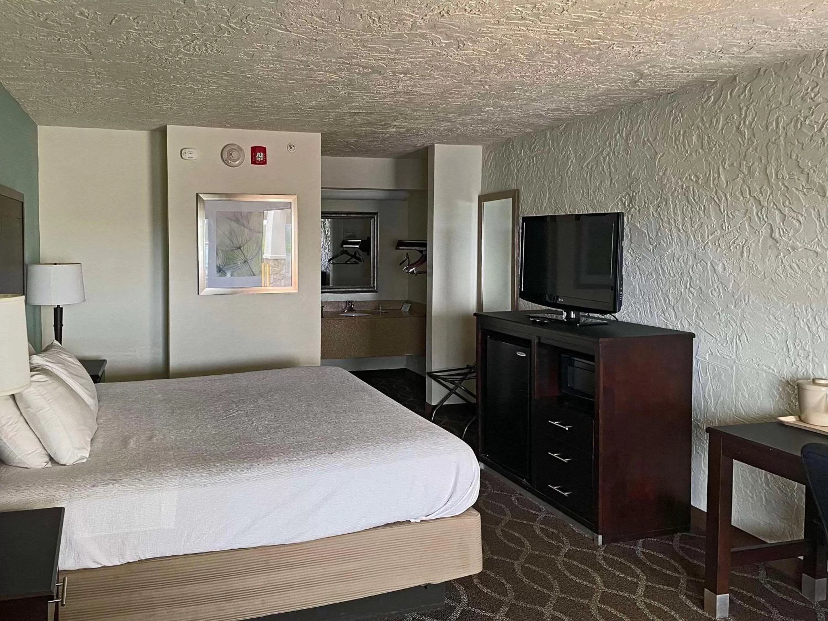 Bedroom, Bed in Quality Inn Clinton North