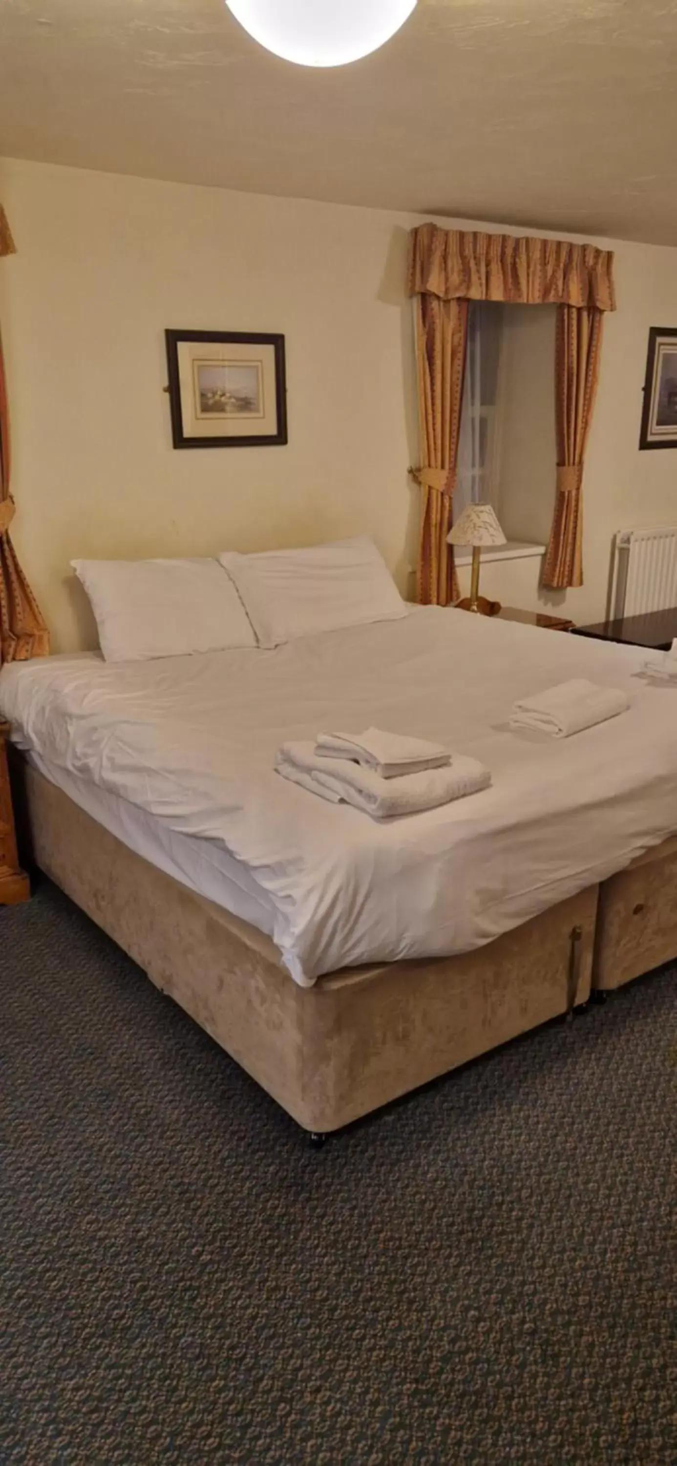 Bed in Station Inn