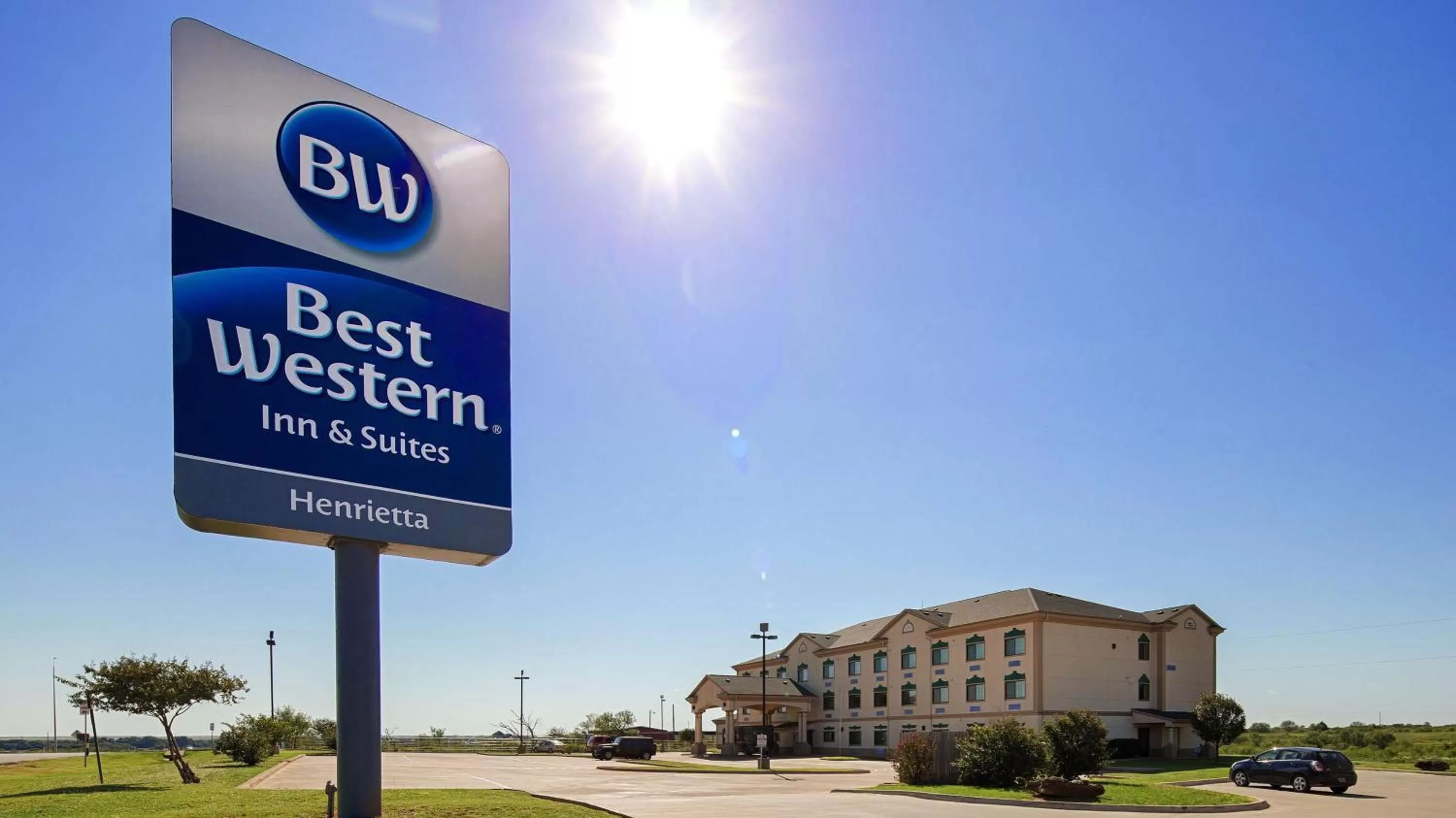 Property building in Best Western Inn & Suites - Henrietta