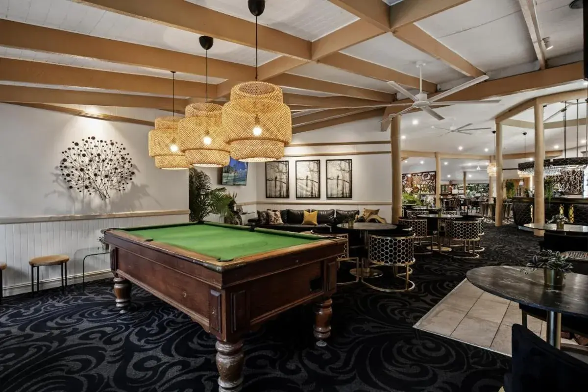 Communal lounge/ TV room, Billiards in Cedar Creek Lodges