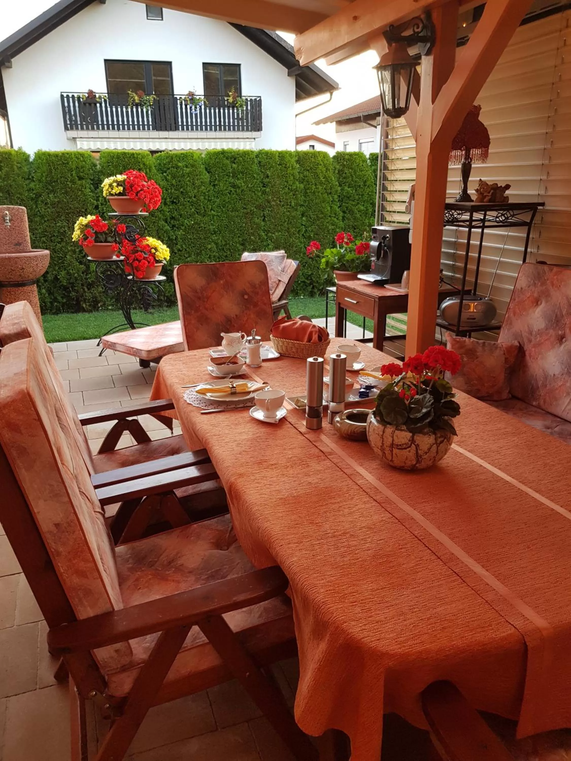 Restaurant/Places to Eat in Rooms Beros