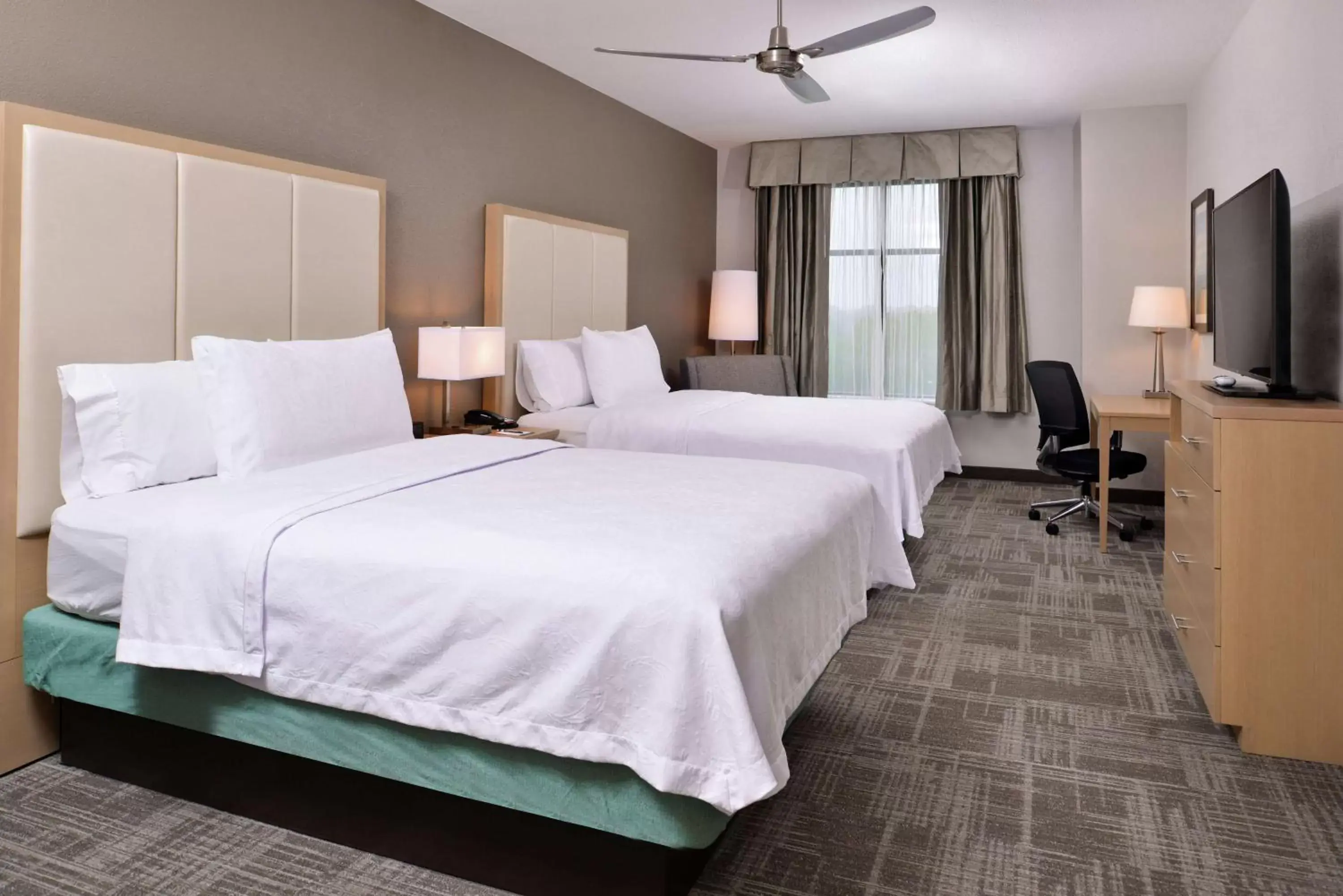 Bedroom, Bed in Homewood Suites By Hilton Des Moines Airport