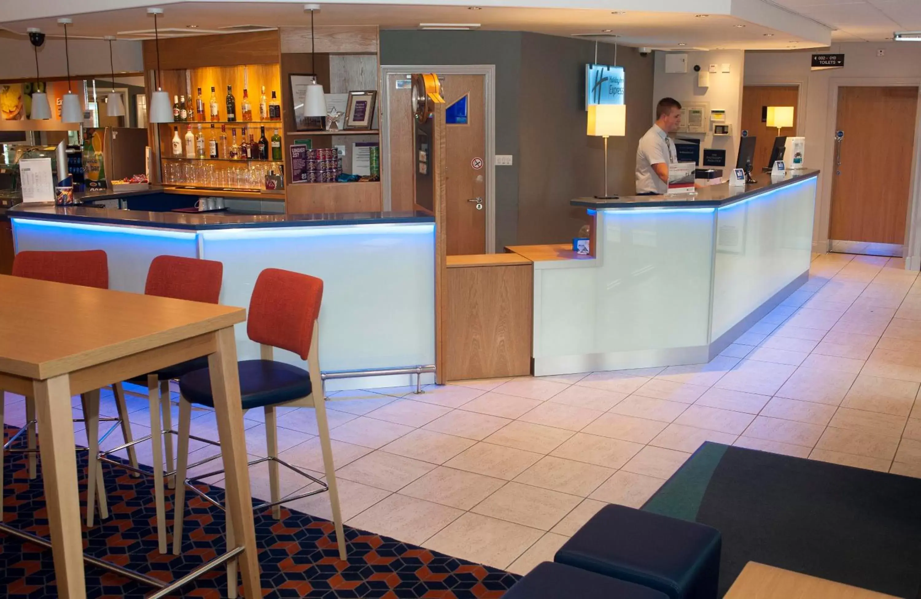 Lobby or reception in Holiday Inn Express Perth, an IHG Hotel