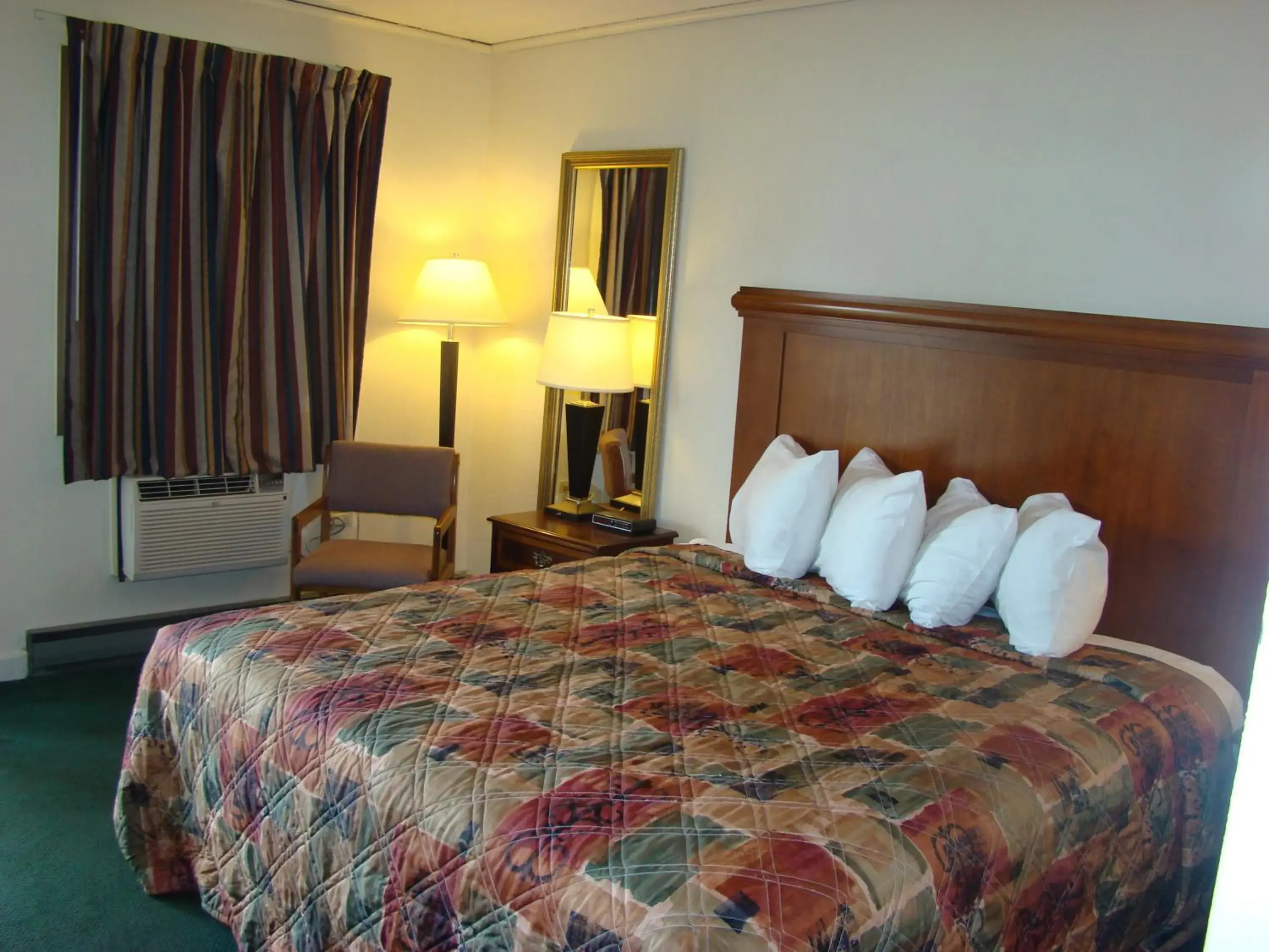 Photo of the whole room, Bed in Aderi Hotel Near Bucknell University