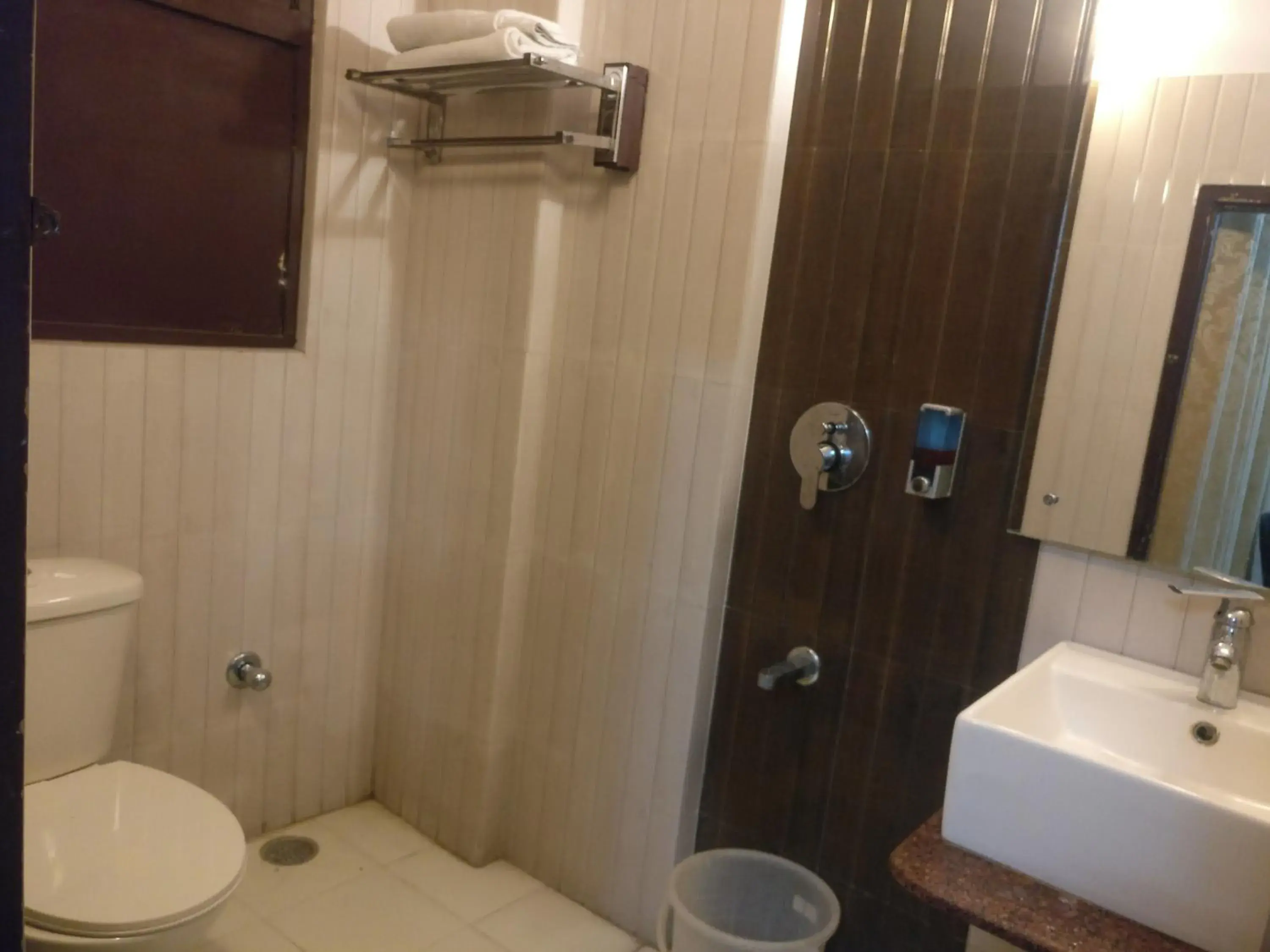 Bathroom in Hotel Savi Regency