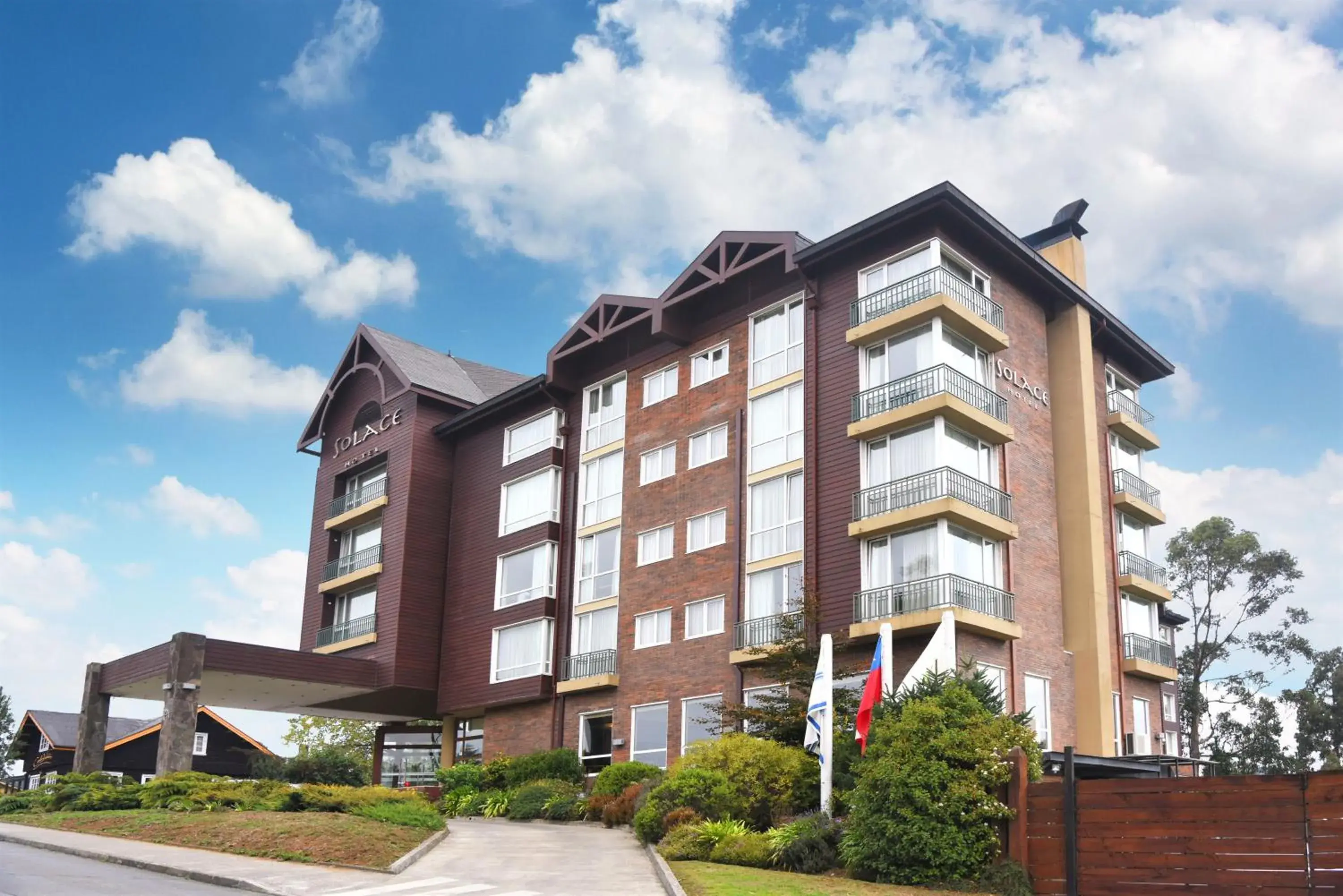 Facade/entrance in Solace Hotel Puerto Varas Facade/entrance in Solace Hotel Puerto Varas