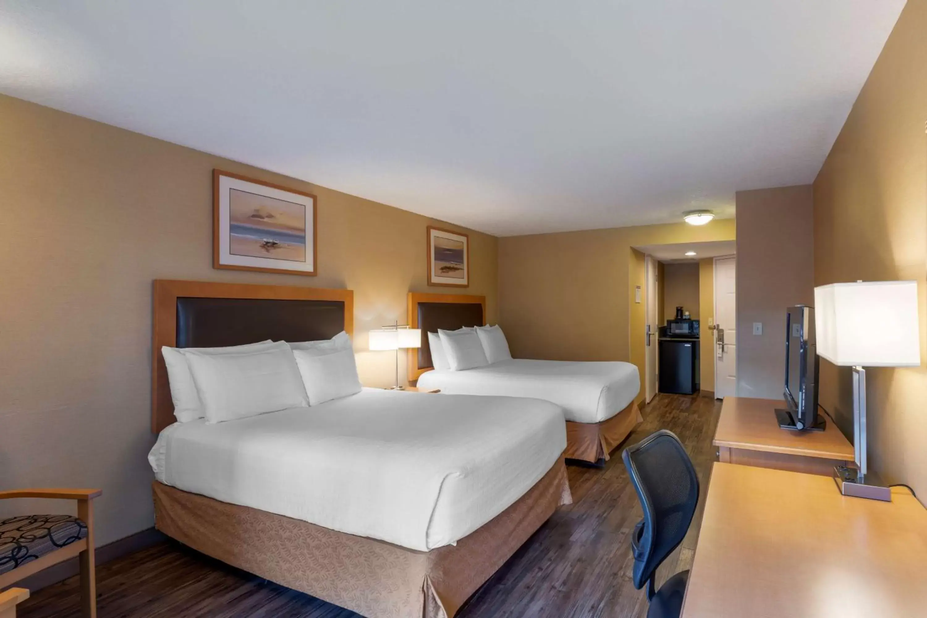 Bedroom, Bed in Best Western Plus Ocean View Resort