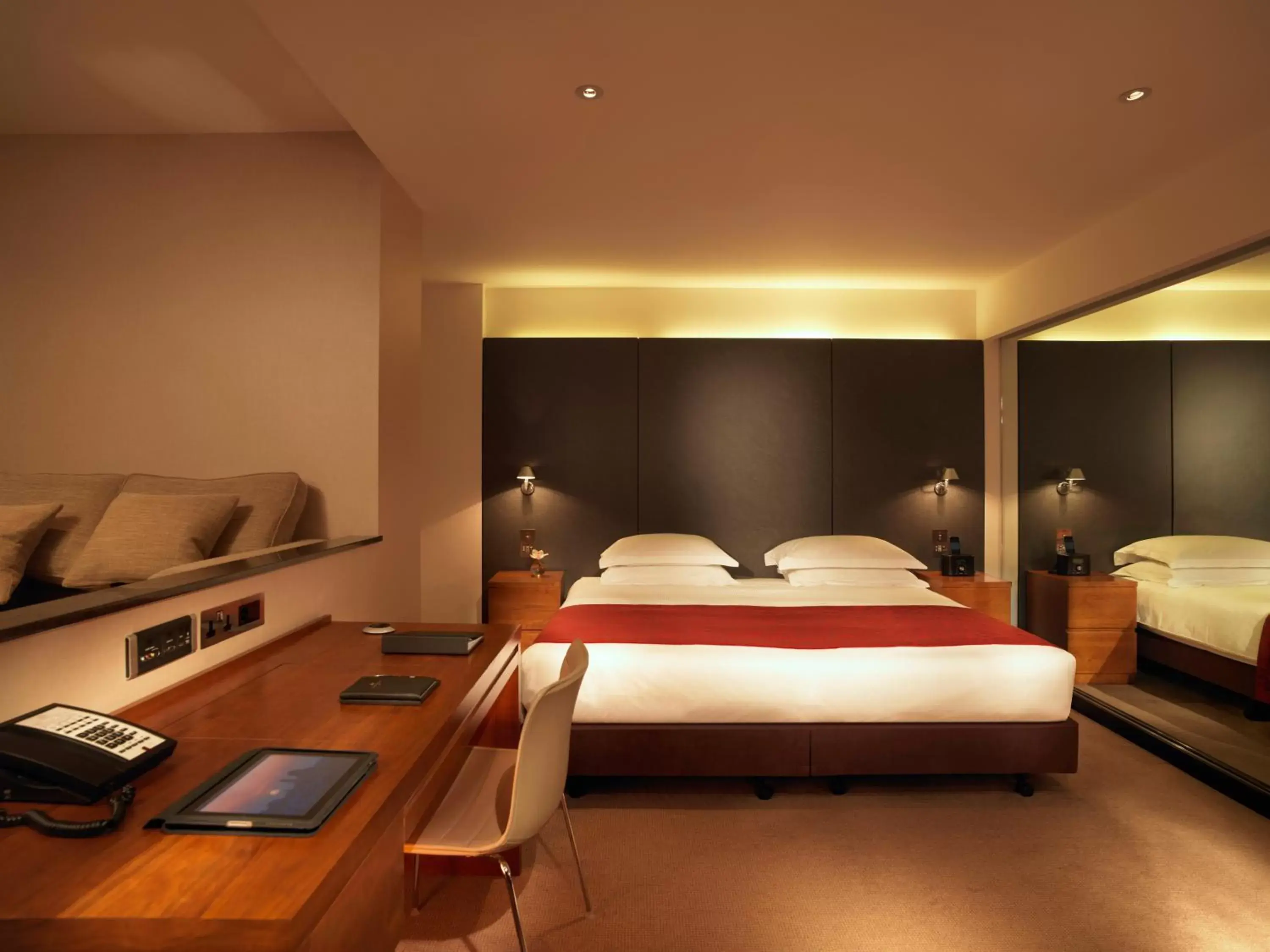 Bedroom, Bed in Royal Garden Hotel