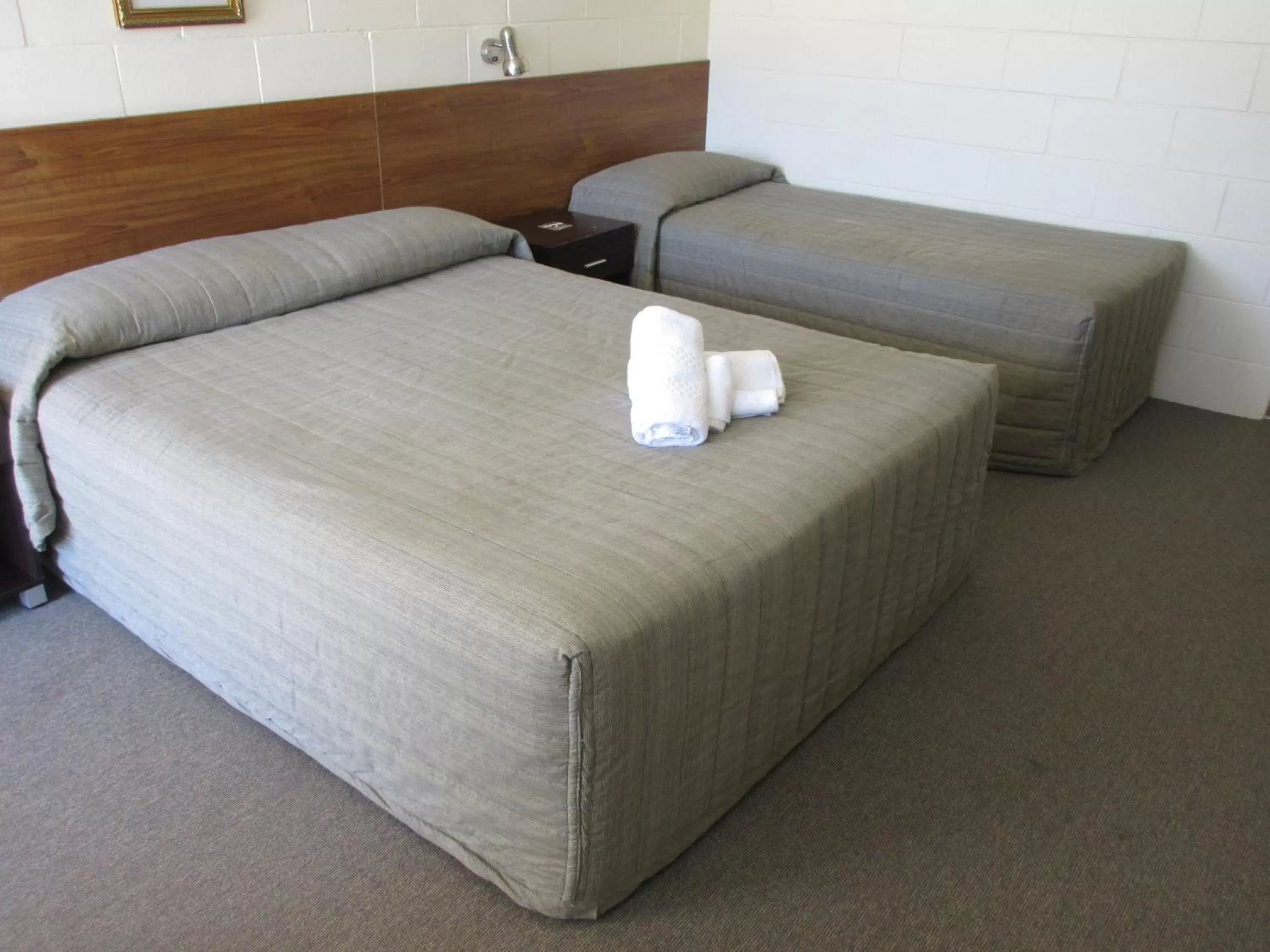 Bed in Waterview Motel Maclean