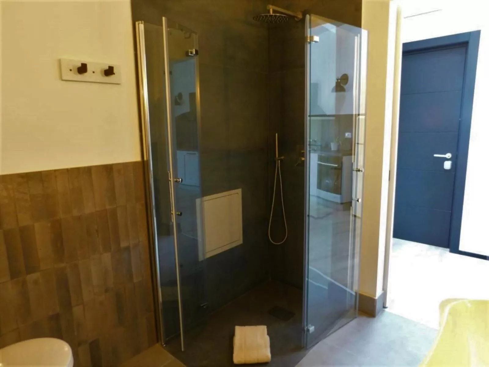 Bathroom in Piumaviola Beds & Apartments