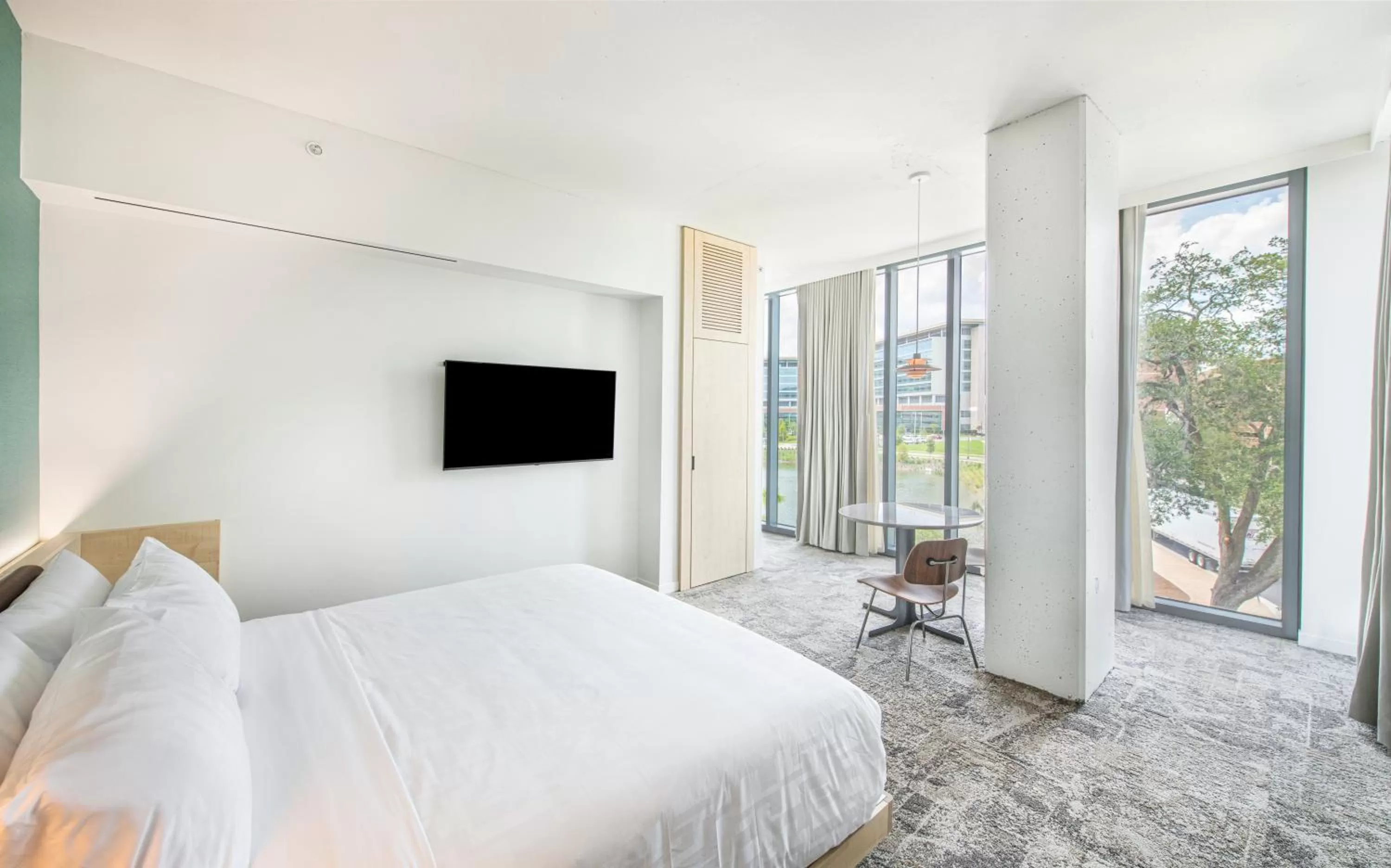 Deluxe King Suite in Hotel Eleo at the University of Florida