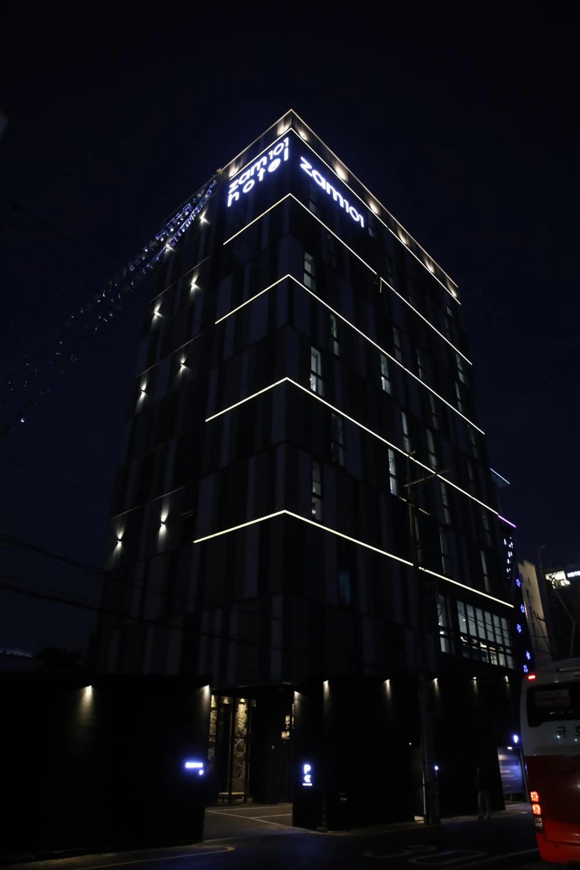 Property building in Zam101Hotel