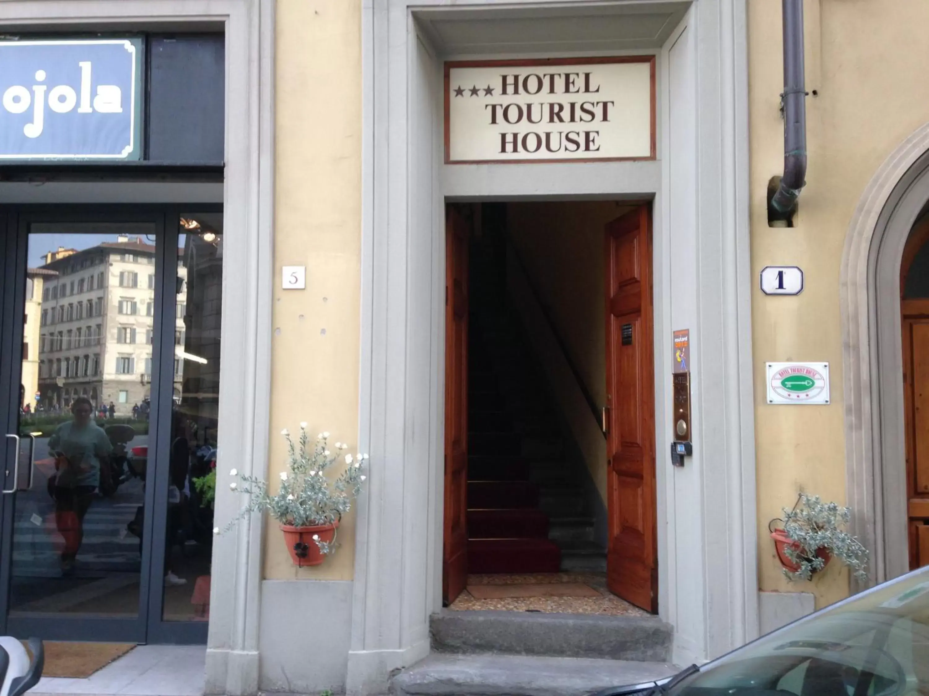 Facade/entrance in Hotel Tourist House