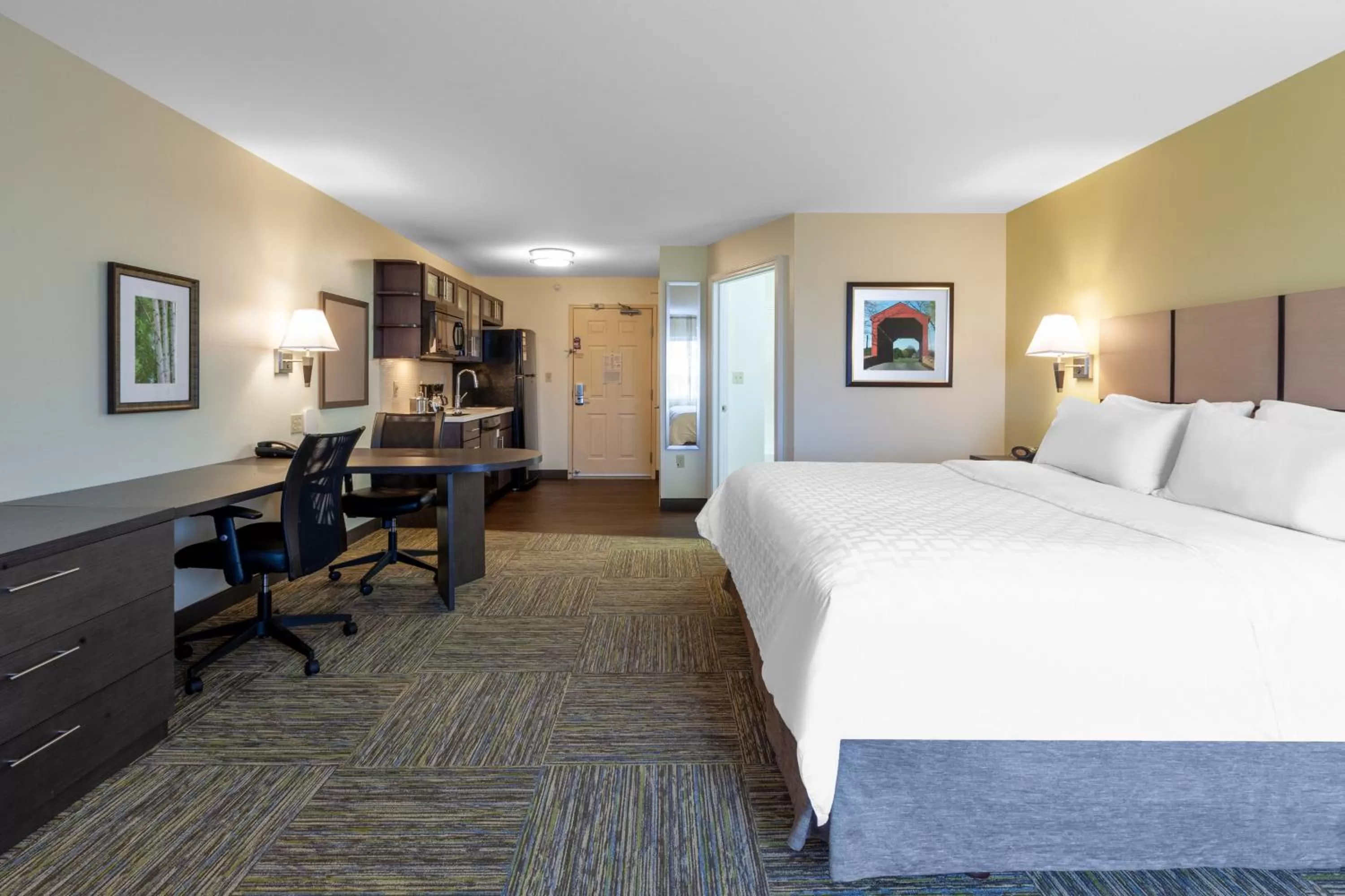 Photo of the whole room, Bed in Candlewood Suites Kalamazoo by IHG