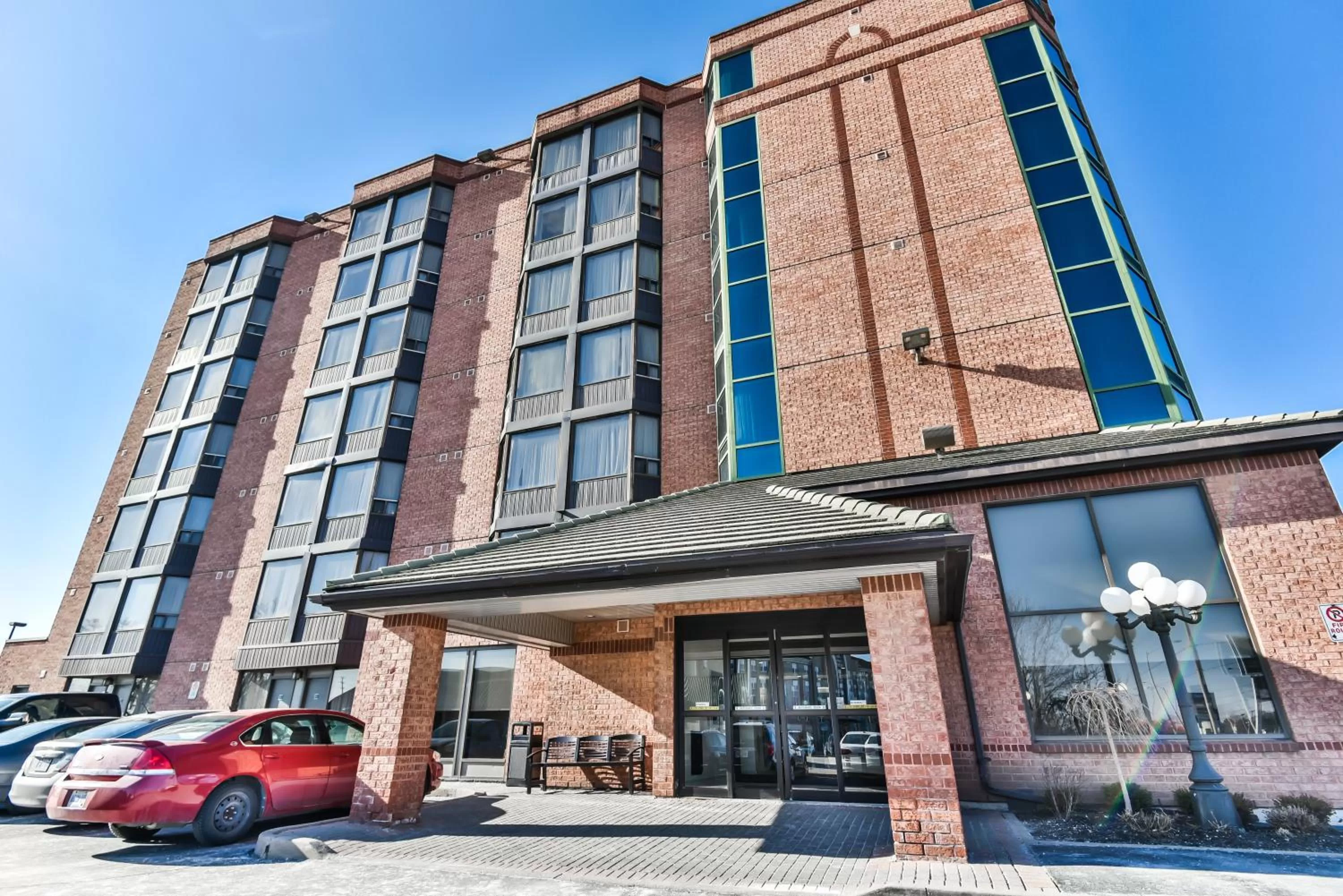 Property building in Best Western Plus Cambridge Hotel