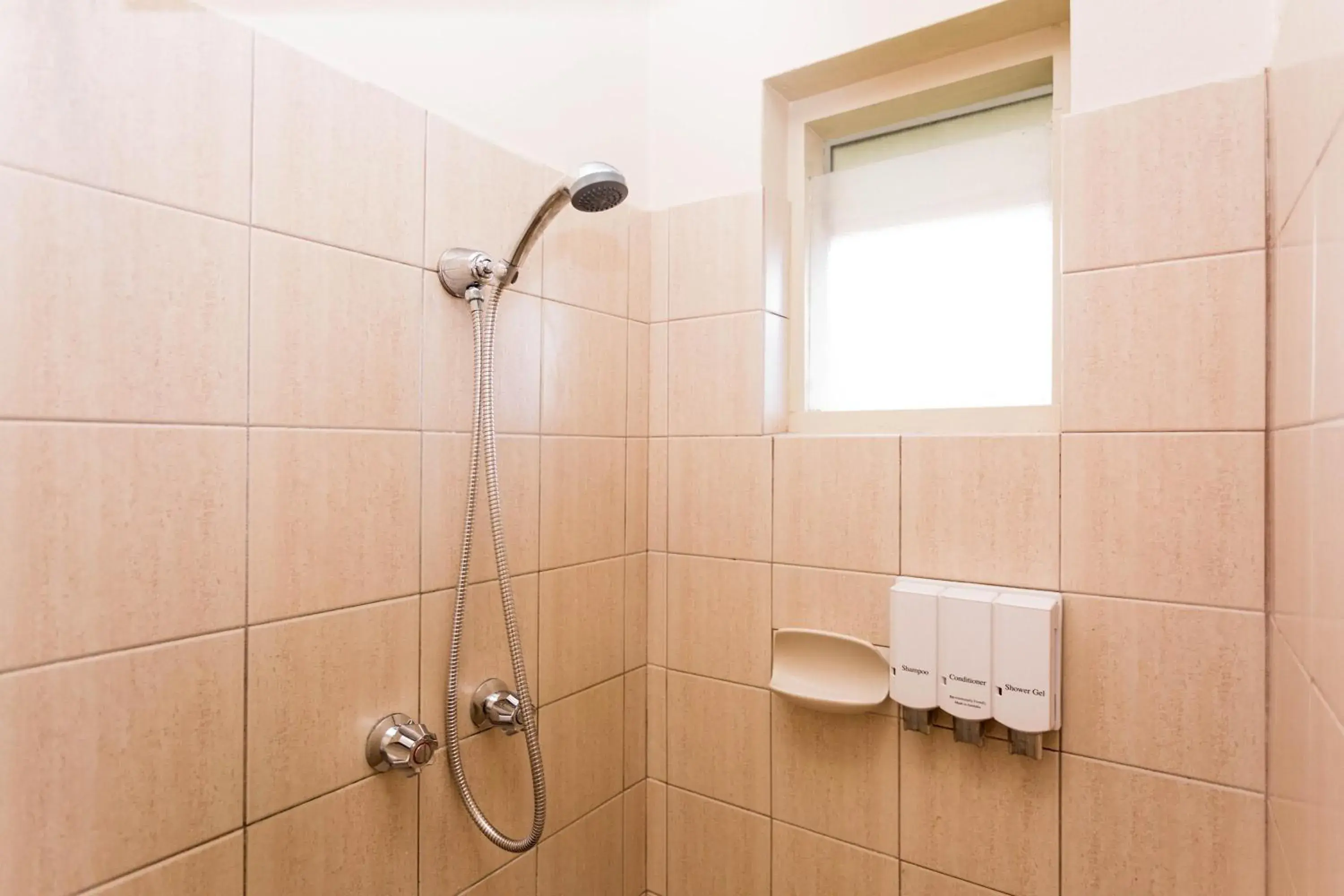 Shower, Bathroom in Sleepwell Motel
