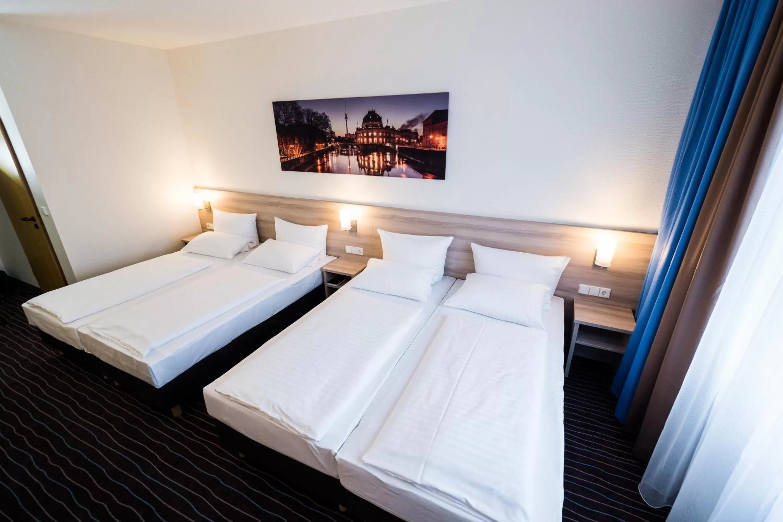 Photo of the whole room, Bed in PLAZA INN Berlin Charlottenburg