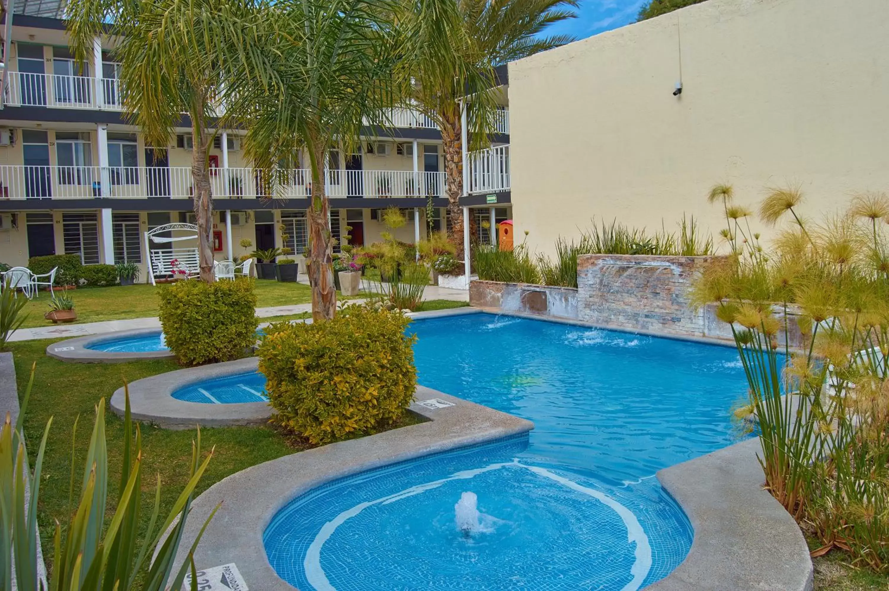 Garden, Swimming Pool in Hotel del Alba Inn & Suites