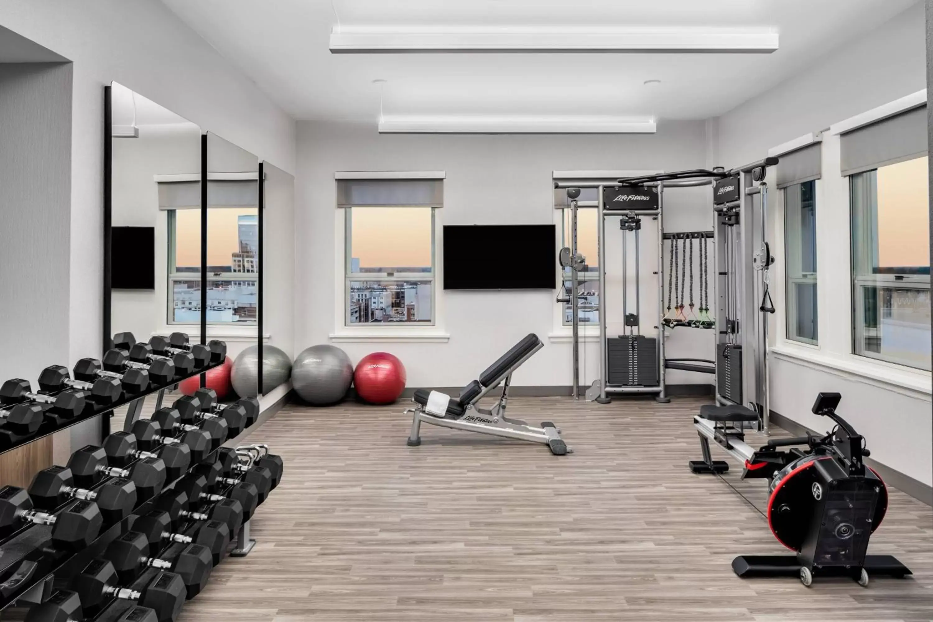 Fitness centre/facilities, Fitness Center/Facilities in Glass Light Hotel & Gallery, Autograph Collection