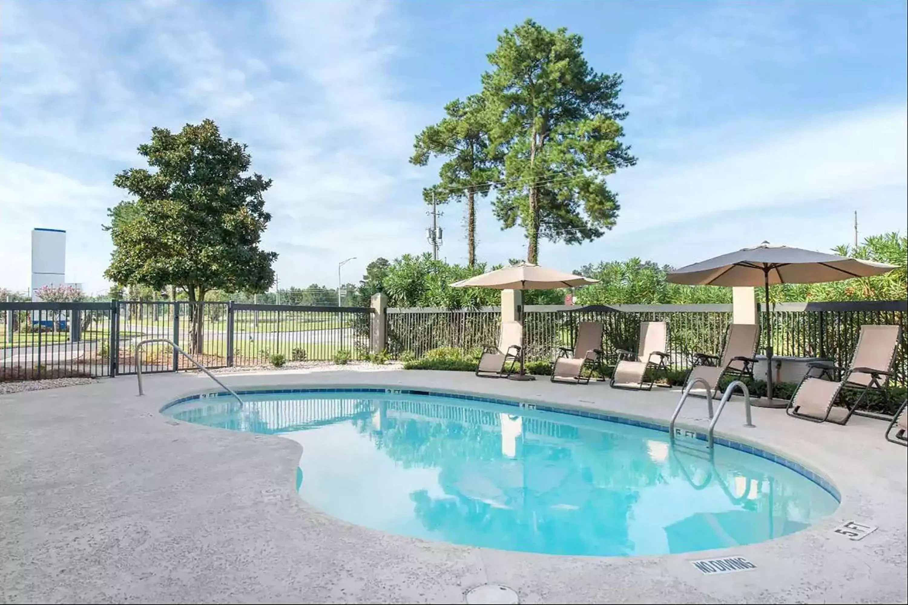 Pool view, Swimming Pool in Baymont by Wyndham Port Wentworth