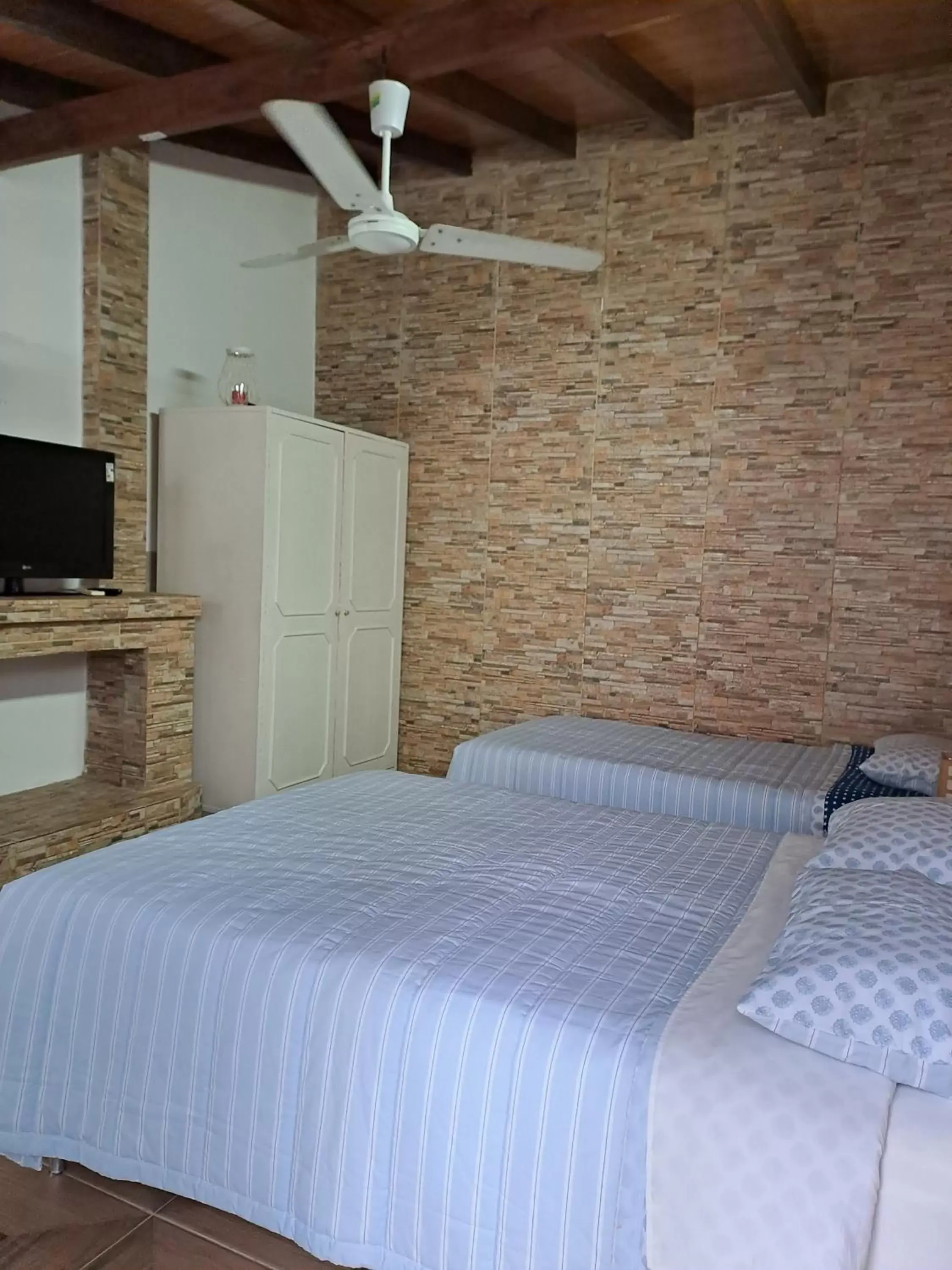 Triple Room in Granados Triple Room in Granados