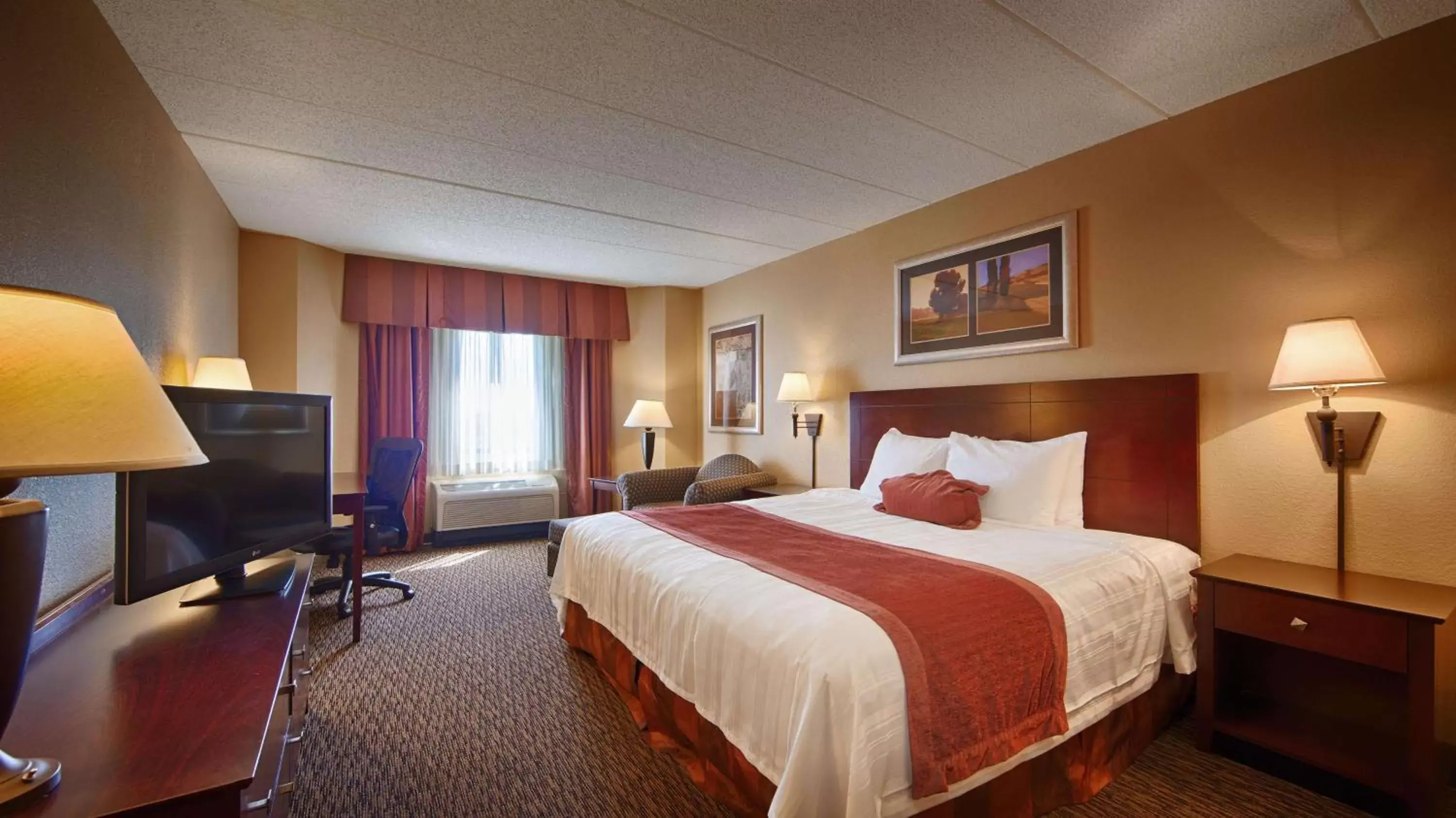 Photo of the whole room, Bed in Best Western Plus Dakota Ridge