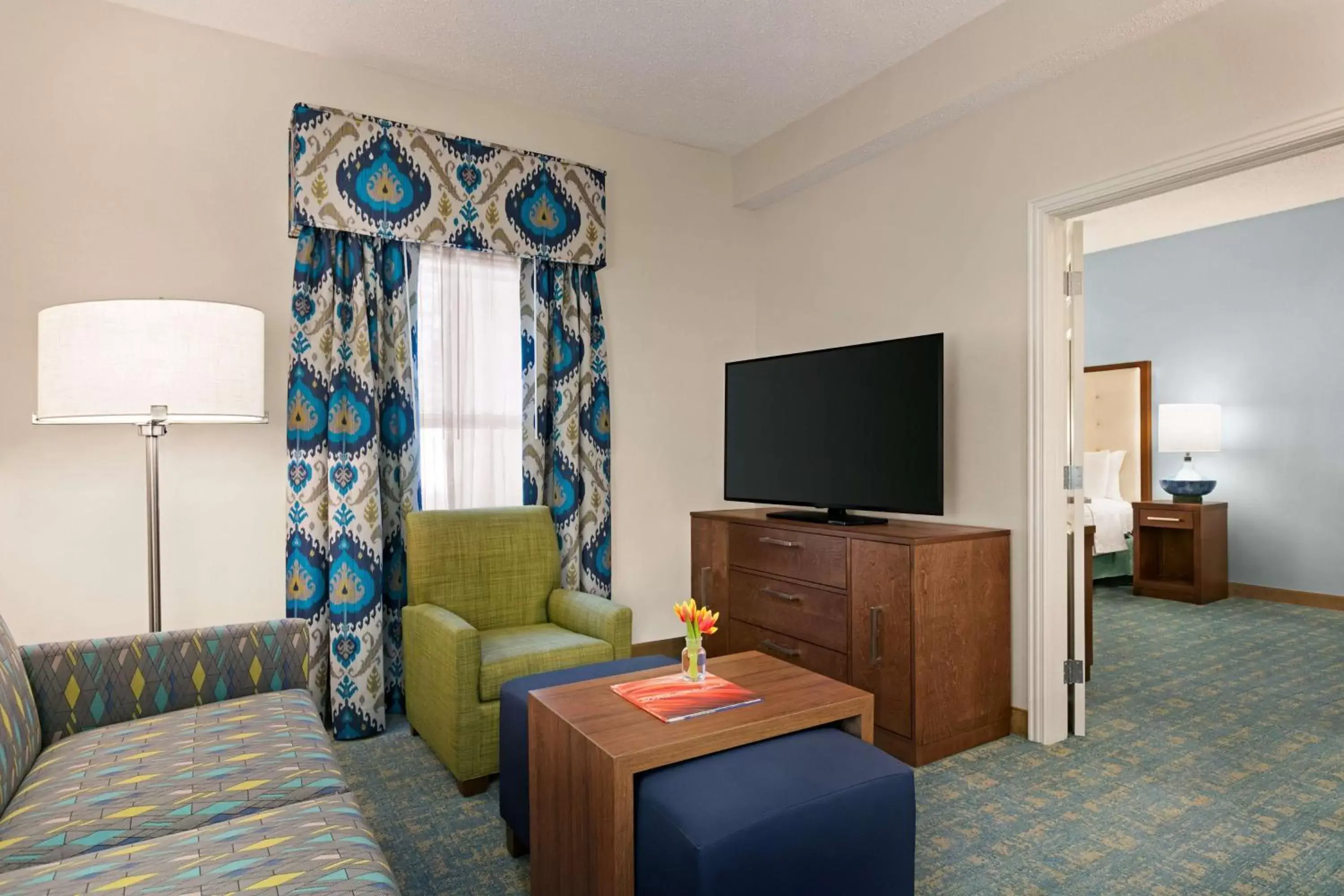 Bedroom, TV/Entertainment Center in Homewood Suites by Hilton Fort Myers