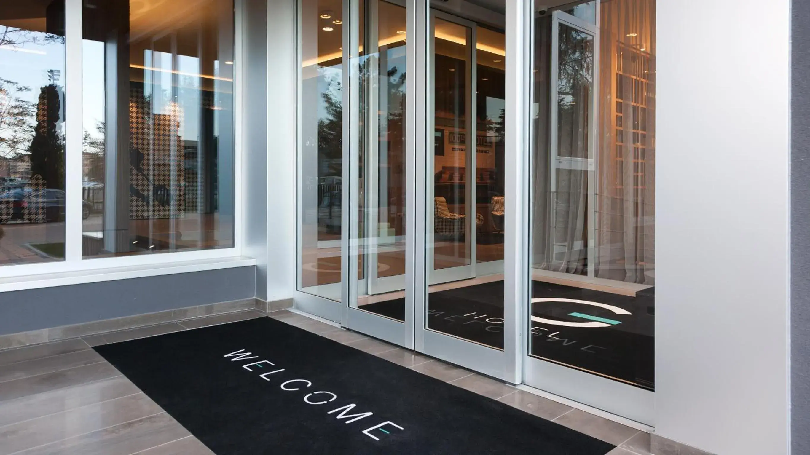 Facade/entrance in G Hotel Pescara Facade/entrance in G Hotel Pescara