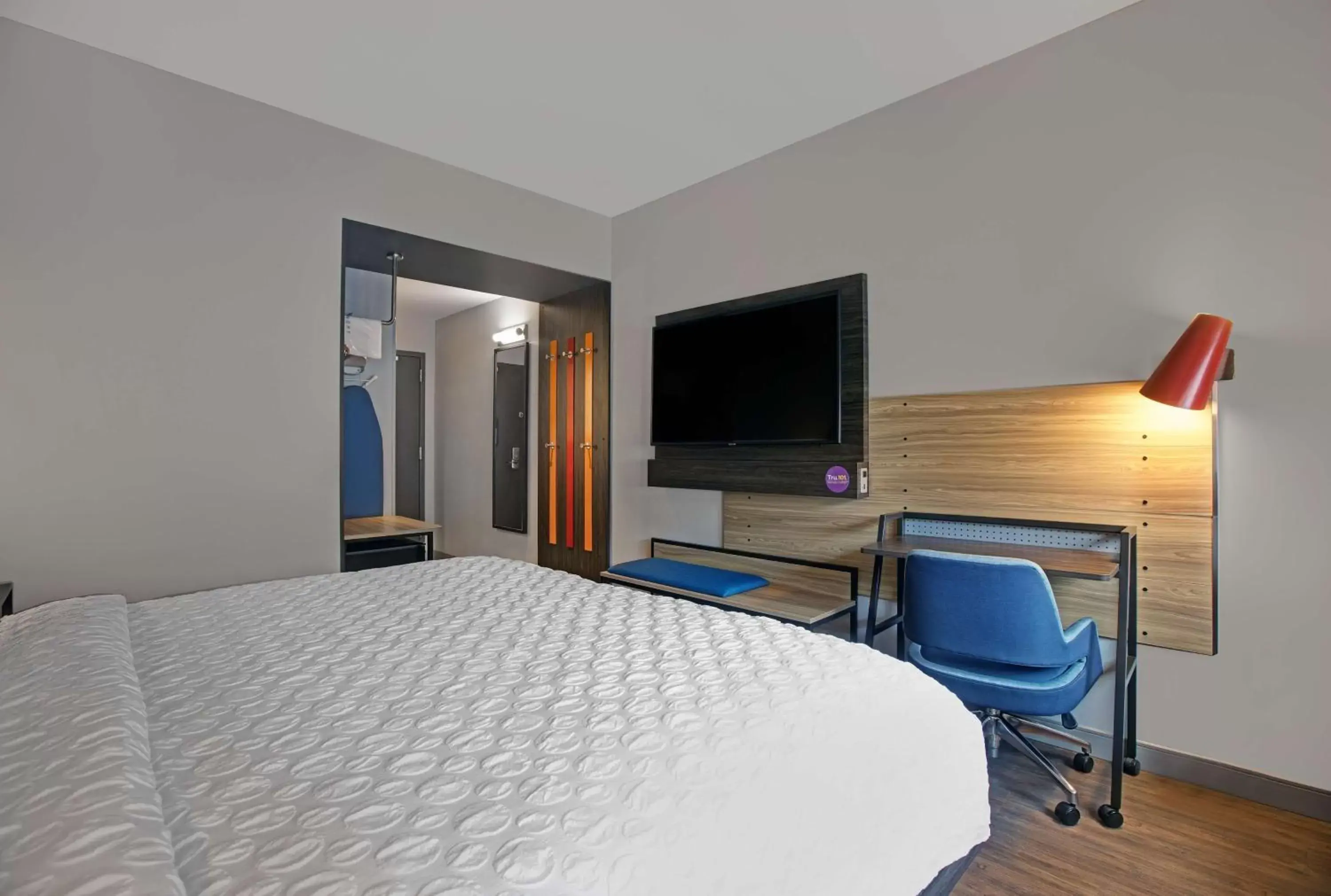 Bed in Tru By Hilton Milwaukee Downtown, WI Bed in Tru By Hilton Milwaukee Downtown, WI