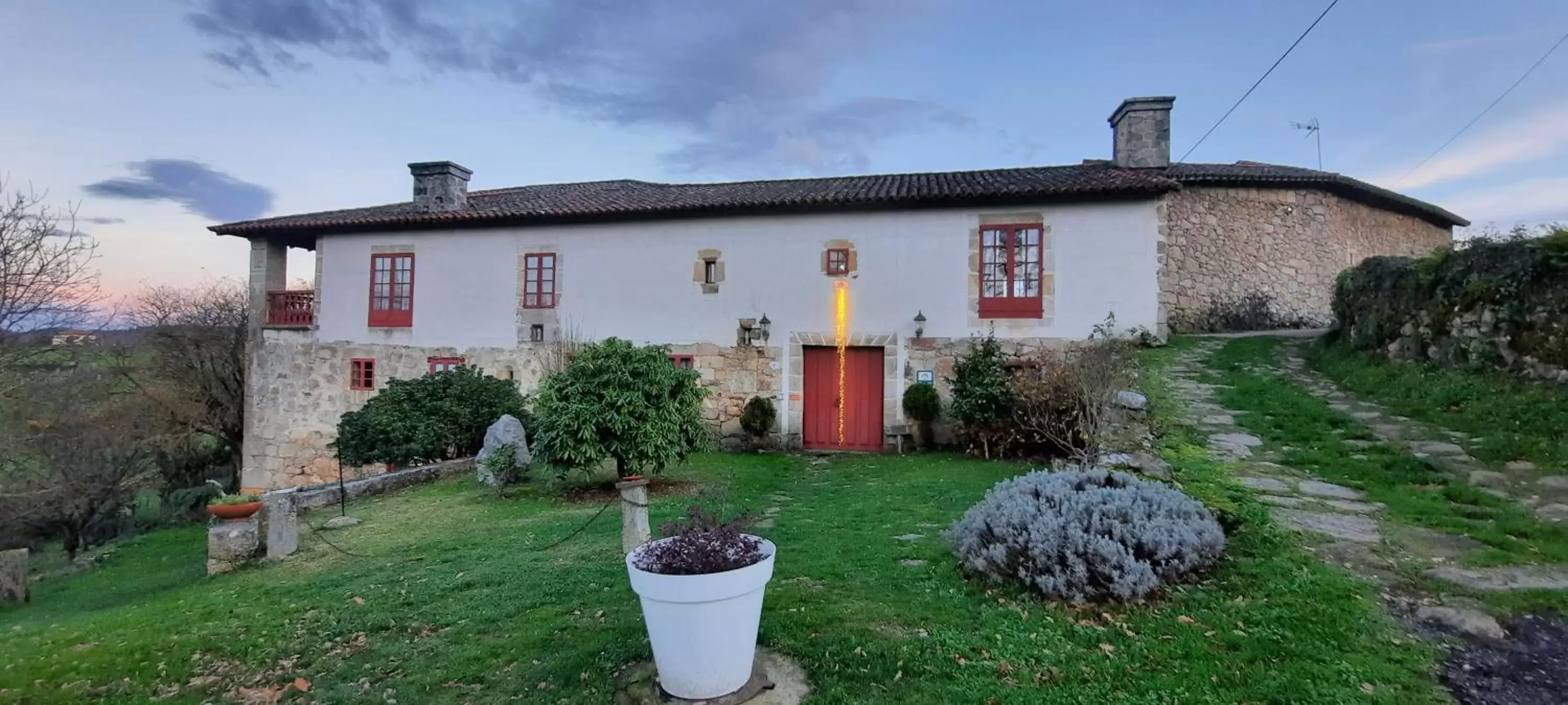 Facade/entrance, Property Building in Rectoral de Anllo