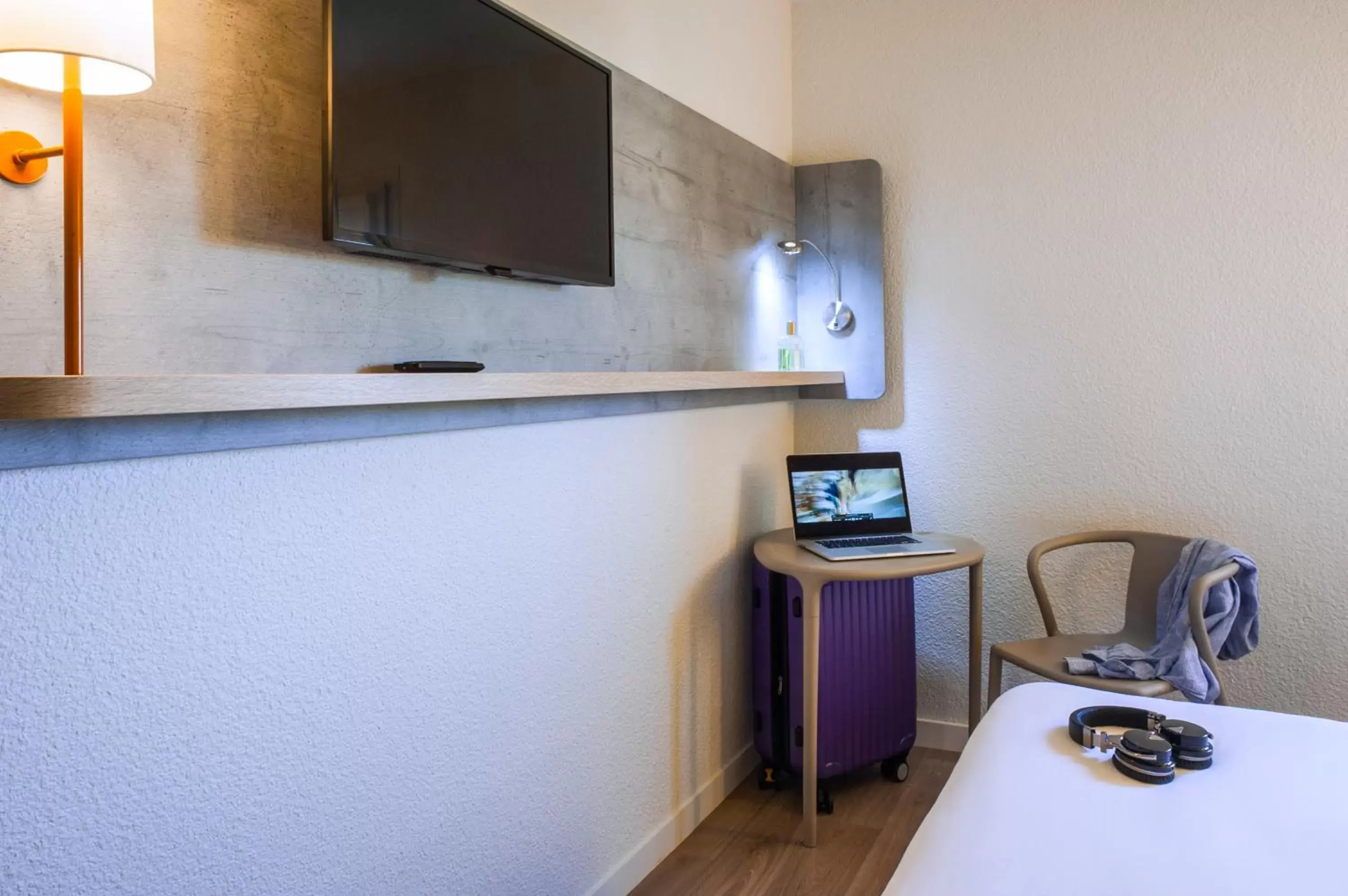 TV and multimedia, TV/Entertainment Center in ibis budget Nuits Saint Georges