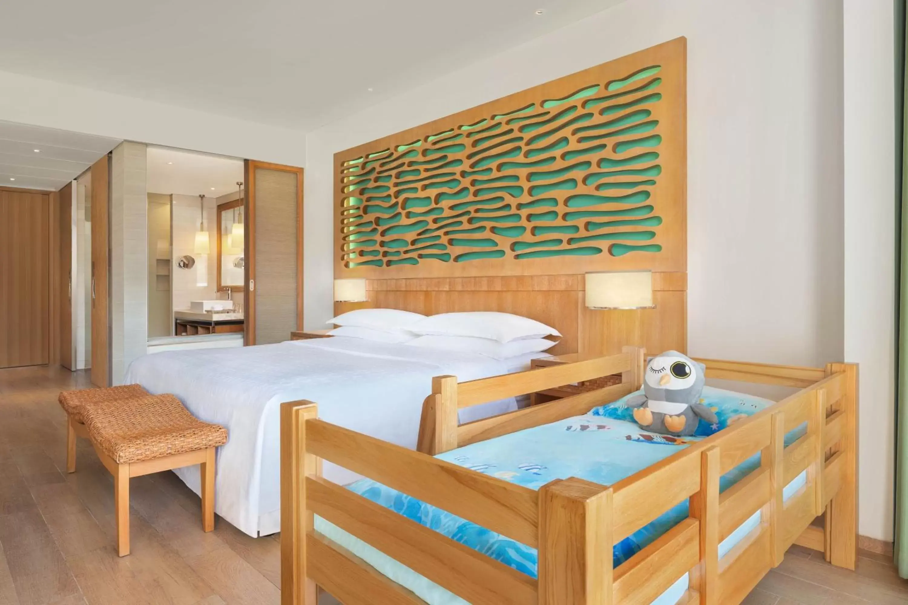 Photo of the whole room, Bed in Sheraton Sanya Haitang Bay Resort