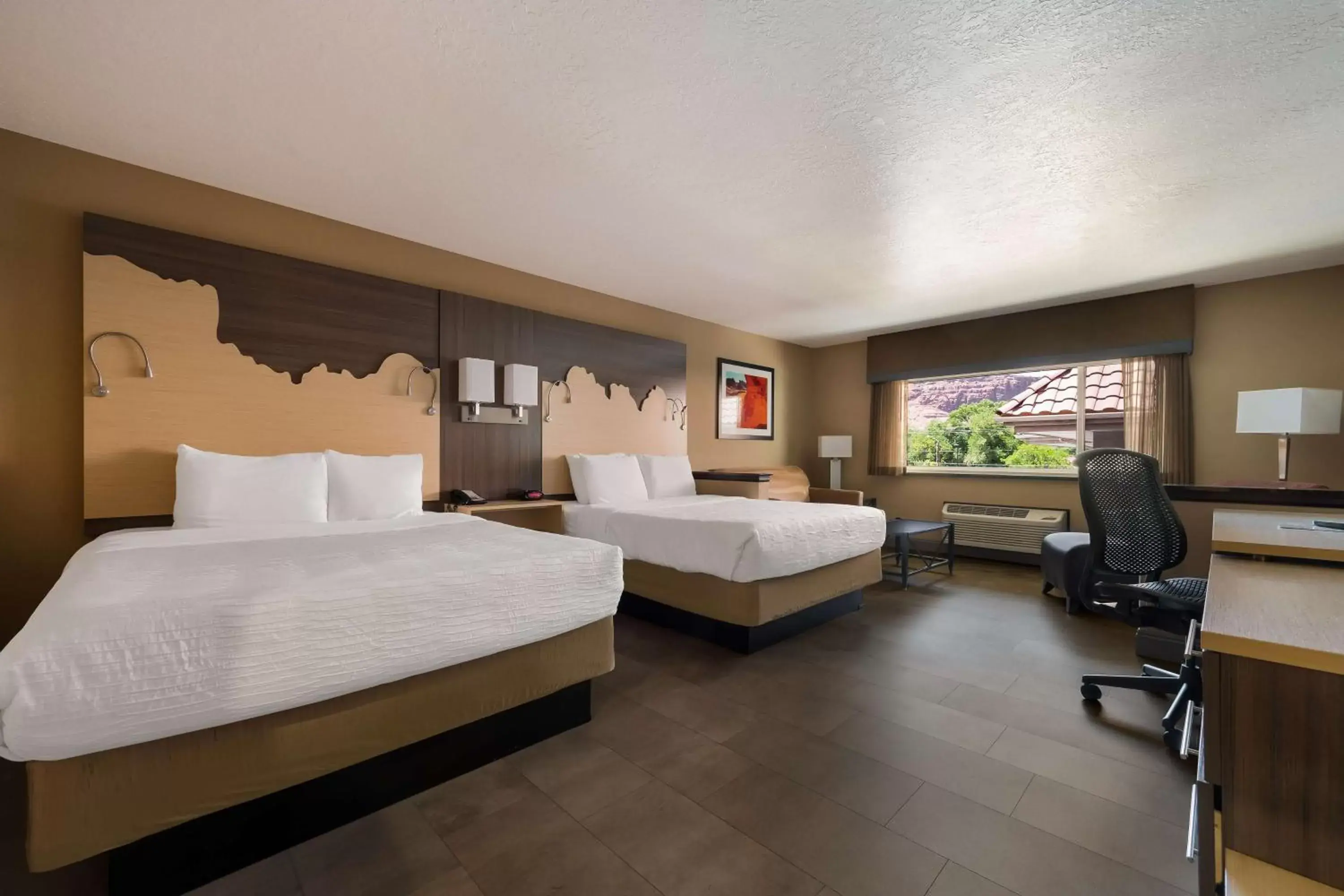 Photo of the whole room, Bed in Best Western Plus Canyonlands Inn