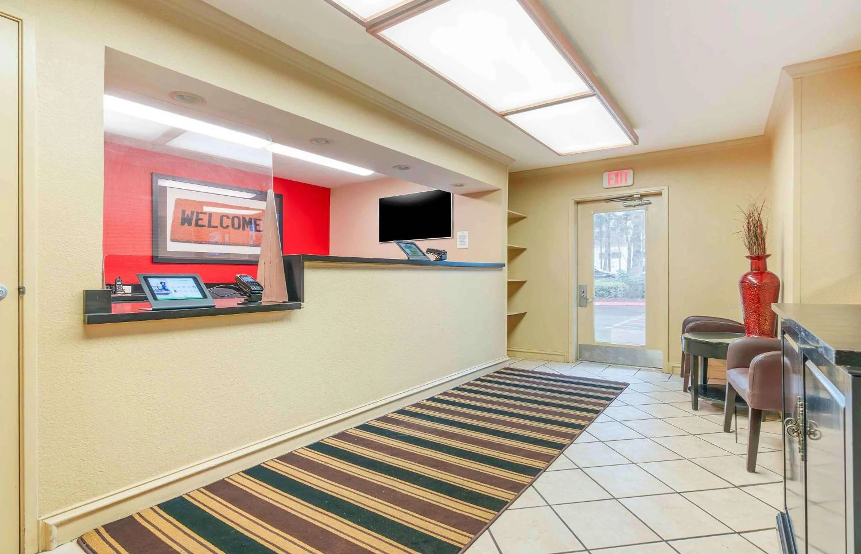 Lobby or reception, Bed in Extended Stay America Suites - Portland - Tigard