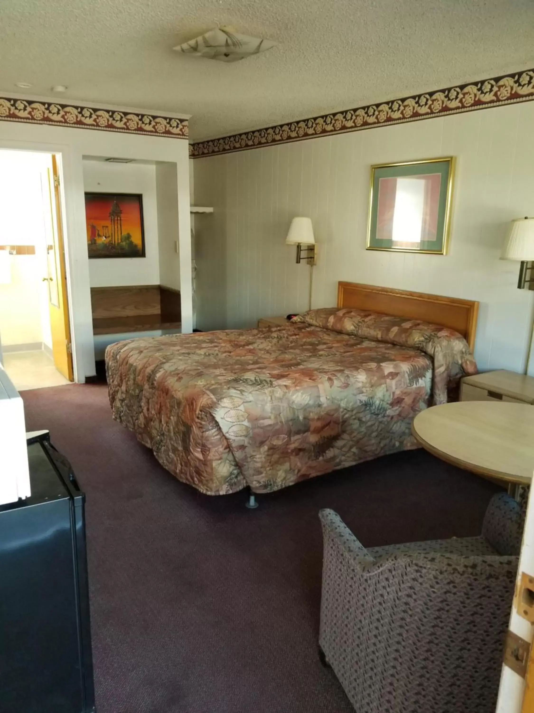 Photo of the whole room, Bed in Americas Best Value Inn Winnemucca